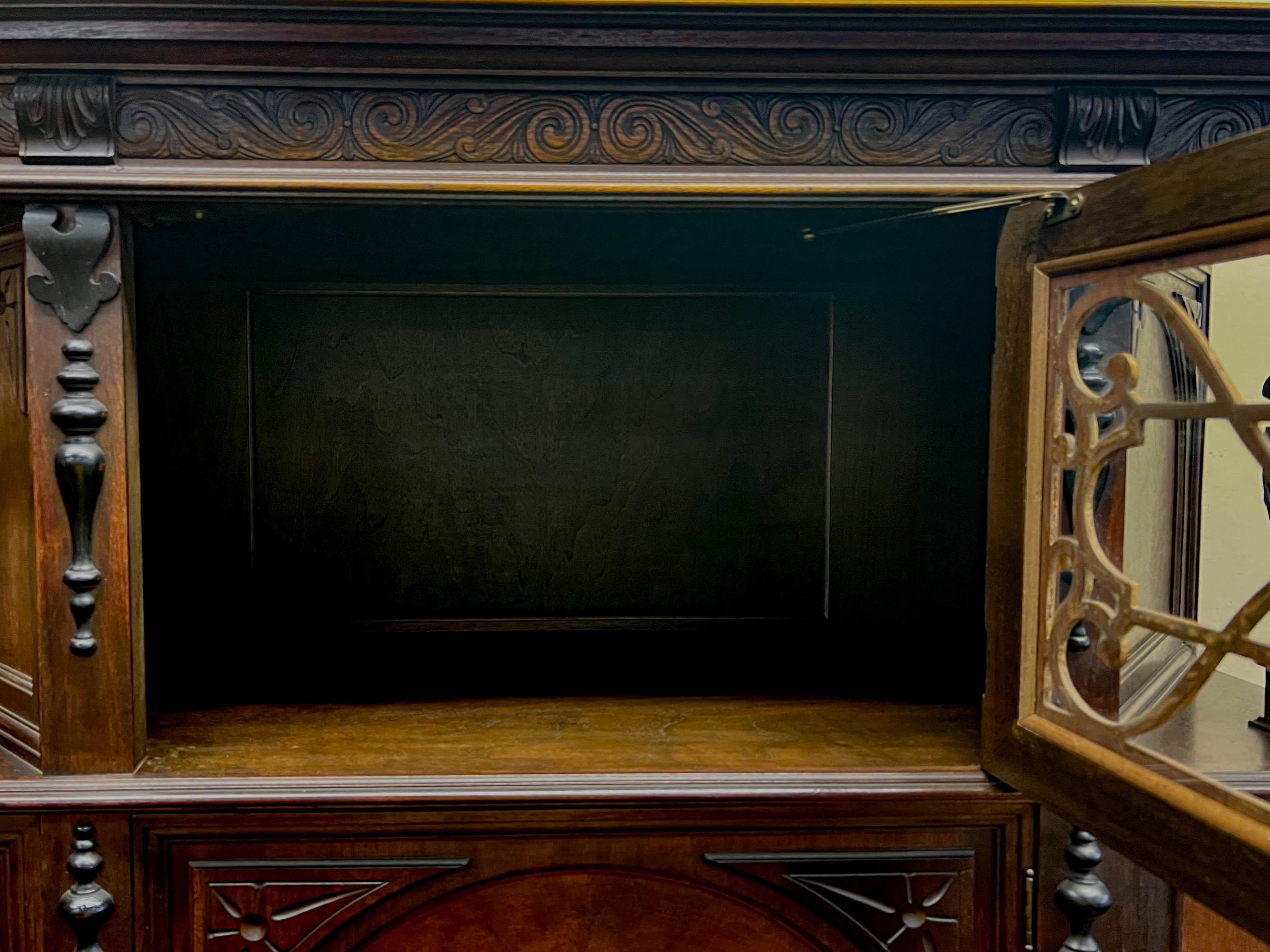 Antico mobile buffet rinascimentale con conigliera, 1880-1900 ca. in vendita 5