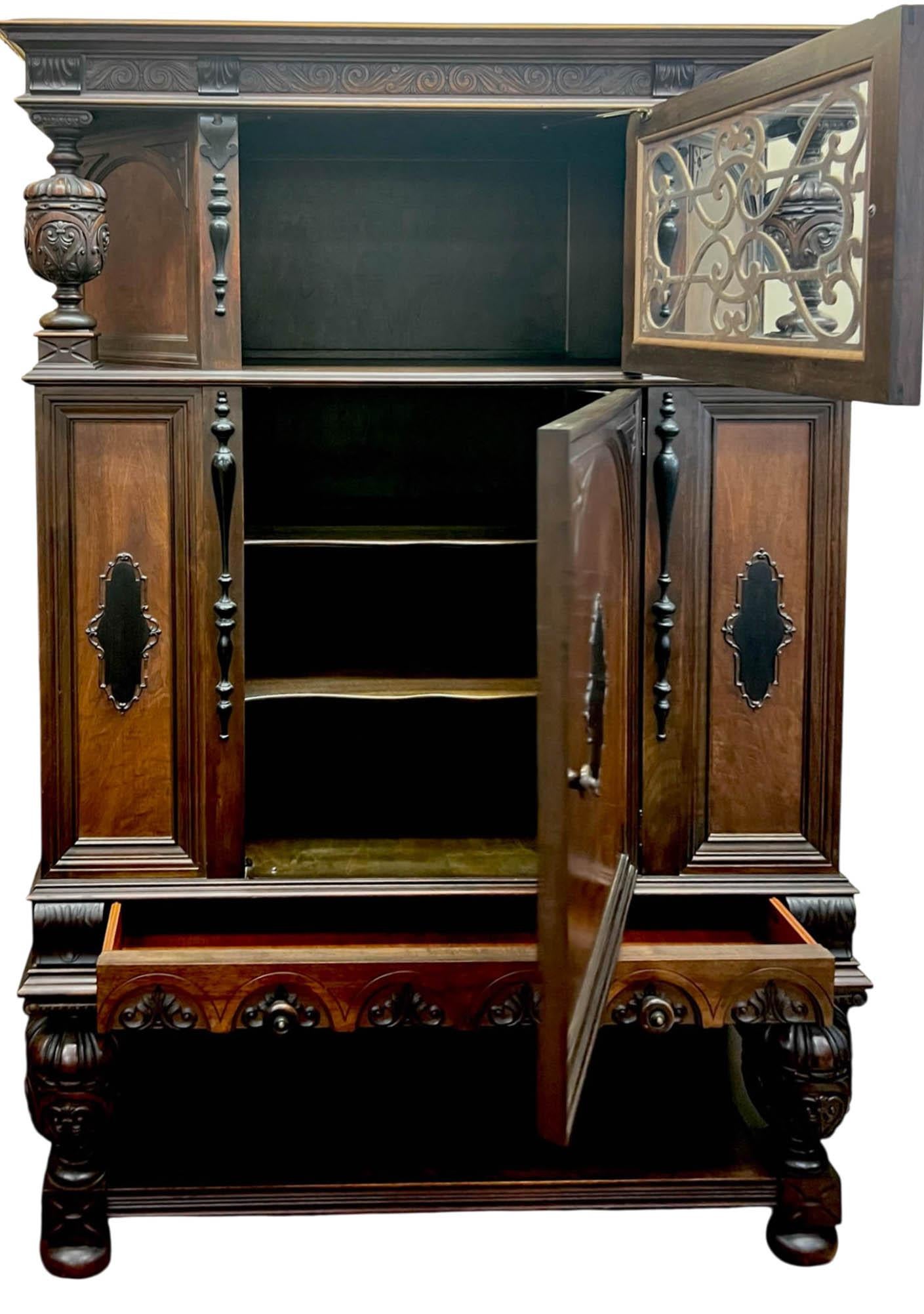 Antico mobile buffet rinascimentale con conigliera, 1880-1900 ca. in vendita 6