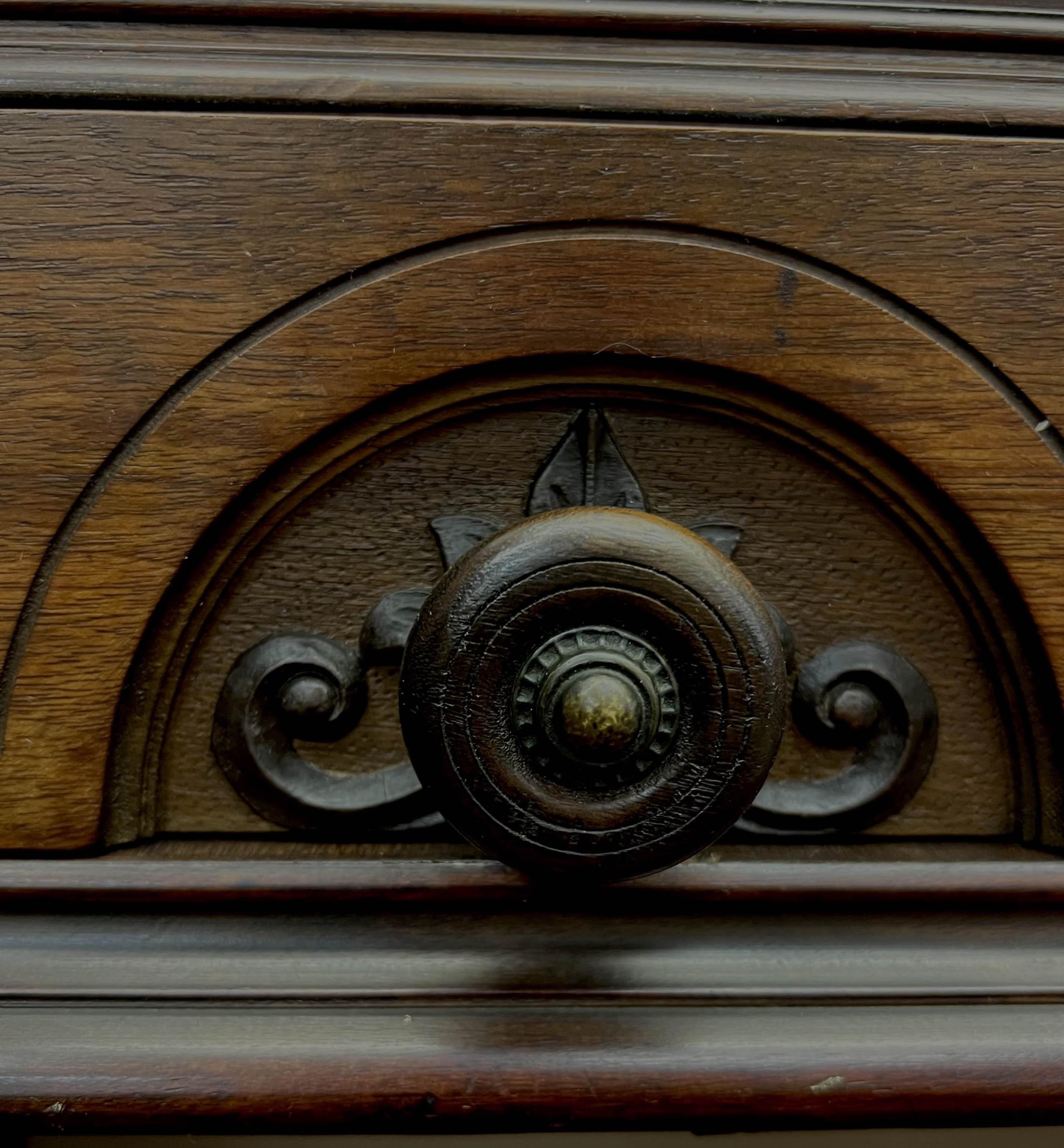 Antico mobile buffet rinascimentale con conigliera, 1880-1900 ca. in vendita 9