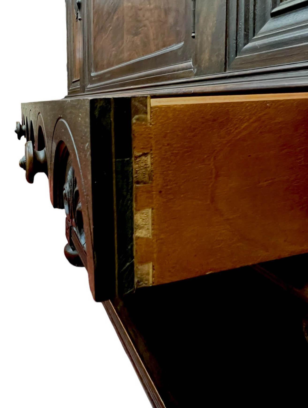 Antico mobile buffet rinascimentale con conigliera, 1880-1900 ca. in vendita 11