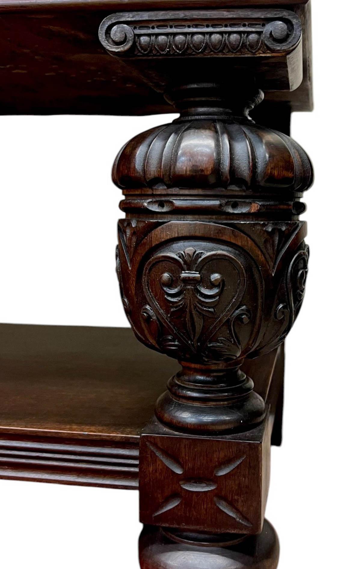 Antico mobile buffet rinascimentale con conigliera, 1880-1900 ca. in vendita 12