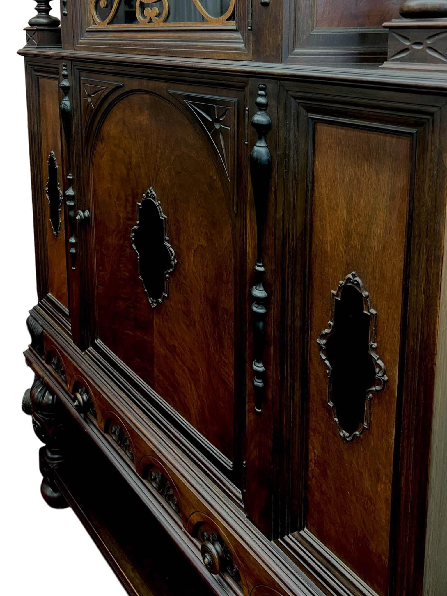 XIX secolo Antico mobile buffet rinascimentale con conigliera, 1880-1900 ca. in vendita