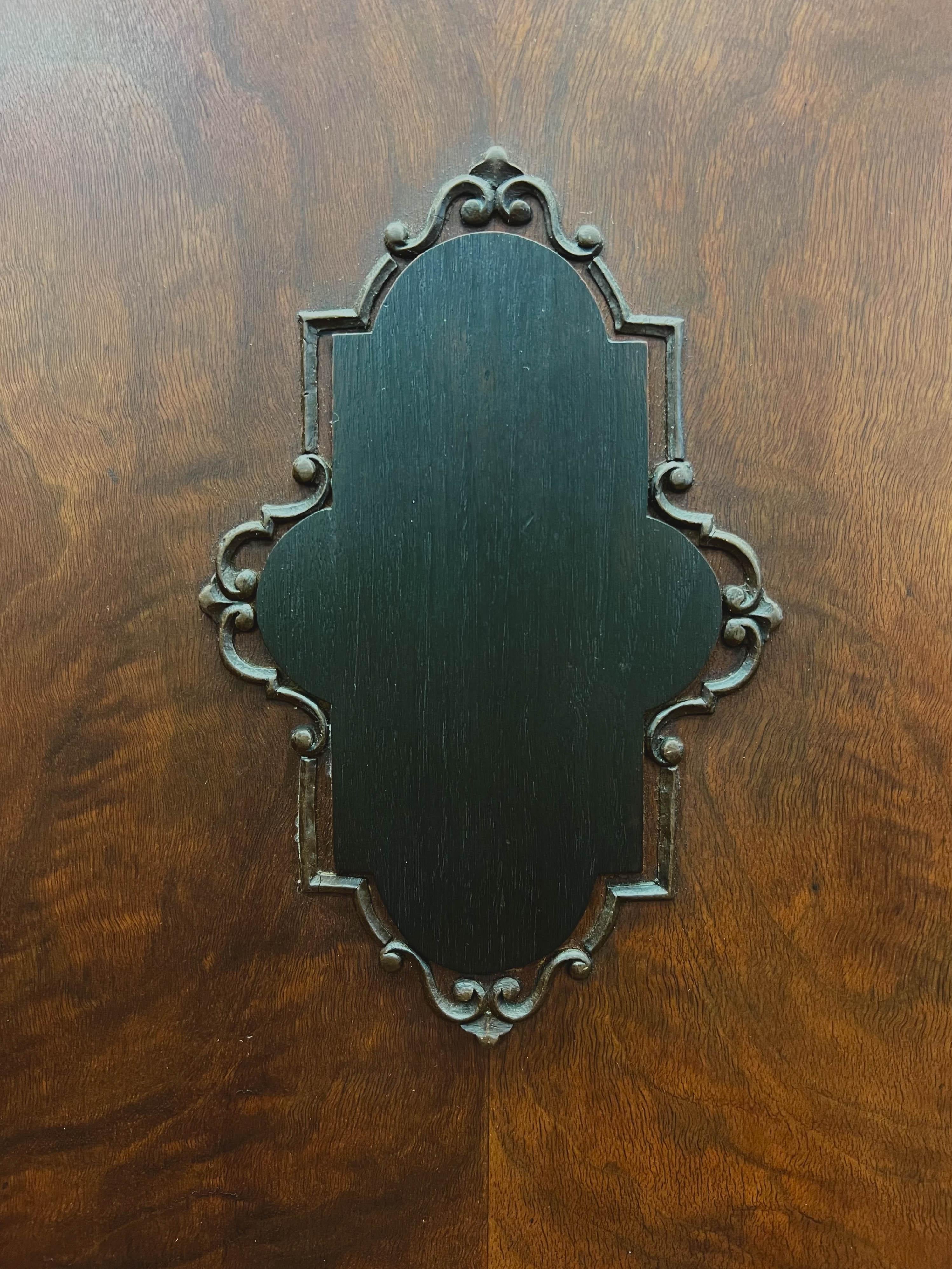 Antico mobile buffet rinascimentale con conigliera, 1880-1900 ca. in vendita 1