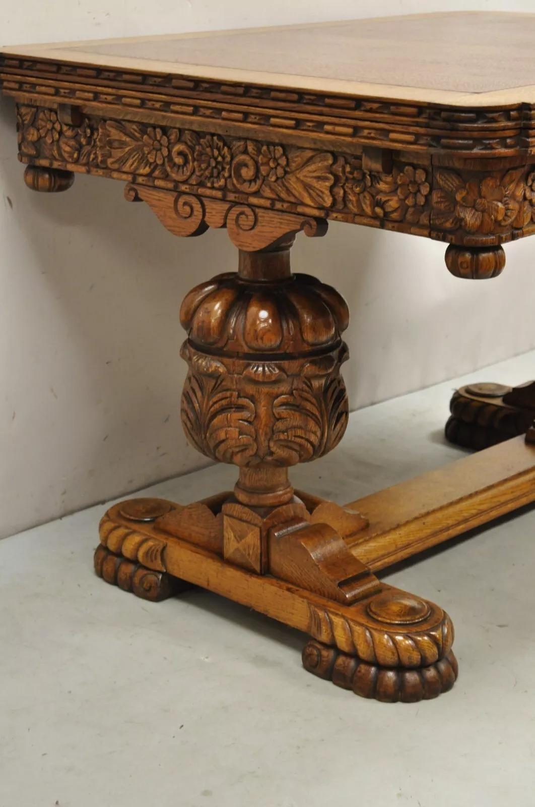 Rinascimento Antico tavolo da pranzo rinascimentale intagliato con ante a cassetto in Oak, piccolo refettorio in vendita