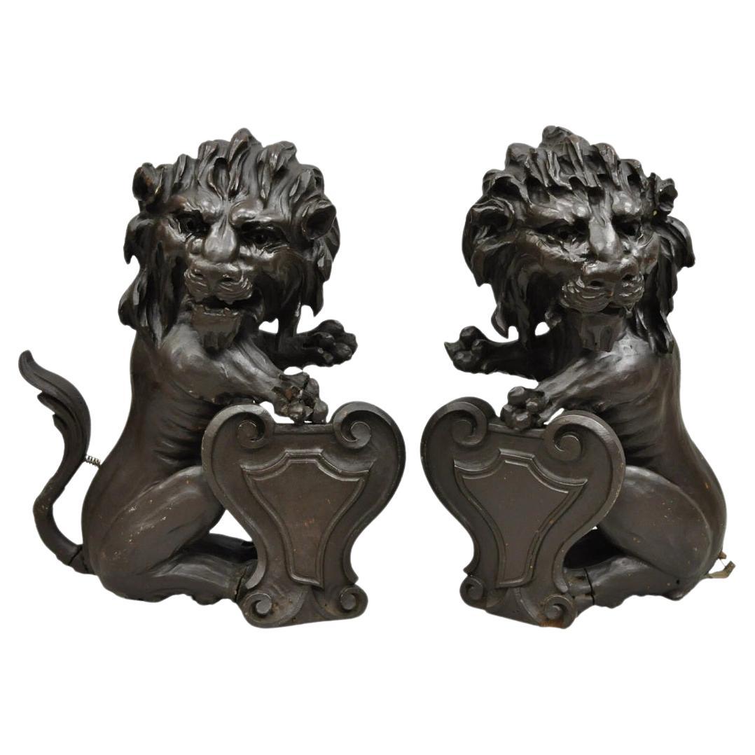 Paire d'éléments architecturaux anciens en bois d'Oak Oak Wood Wood sculpté 20" Lion