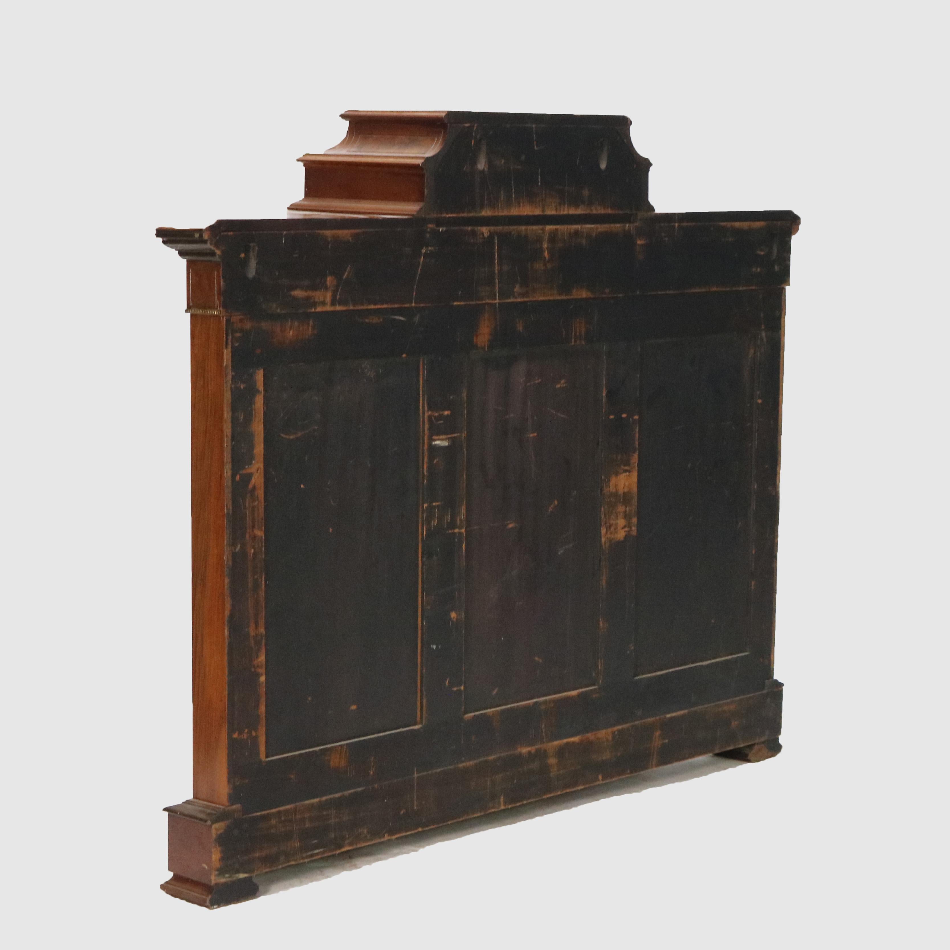 Antique Revival Crédence en noyer sculpté et bronze doré avec marqueterie c1880 en vente 8
