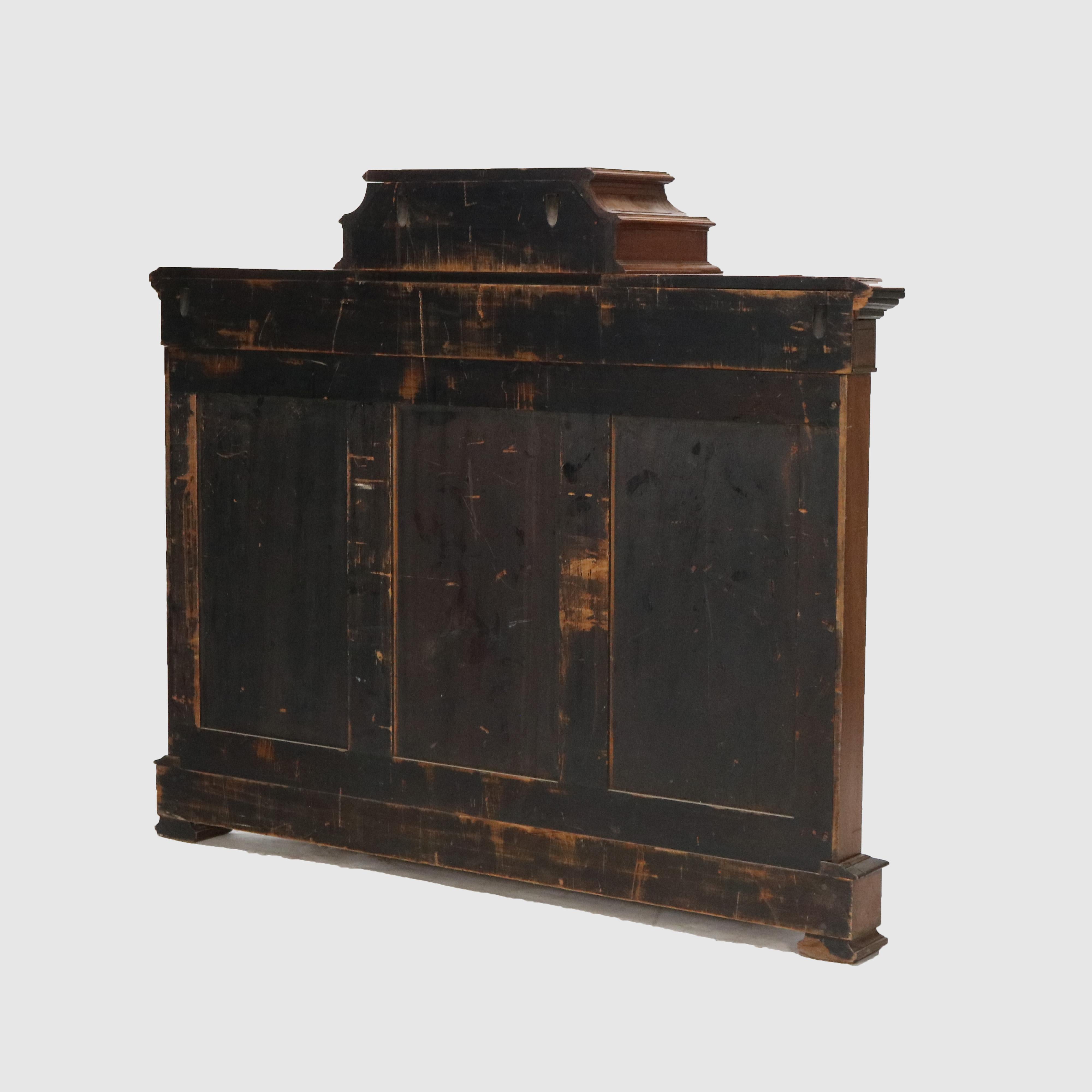 Antique Revival Crédence en noyer sculpté et bronze doré avec marqueterie c1880 en vente 9