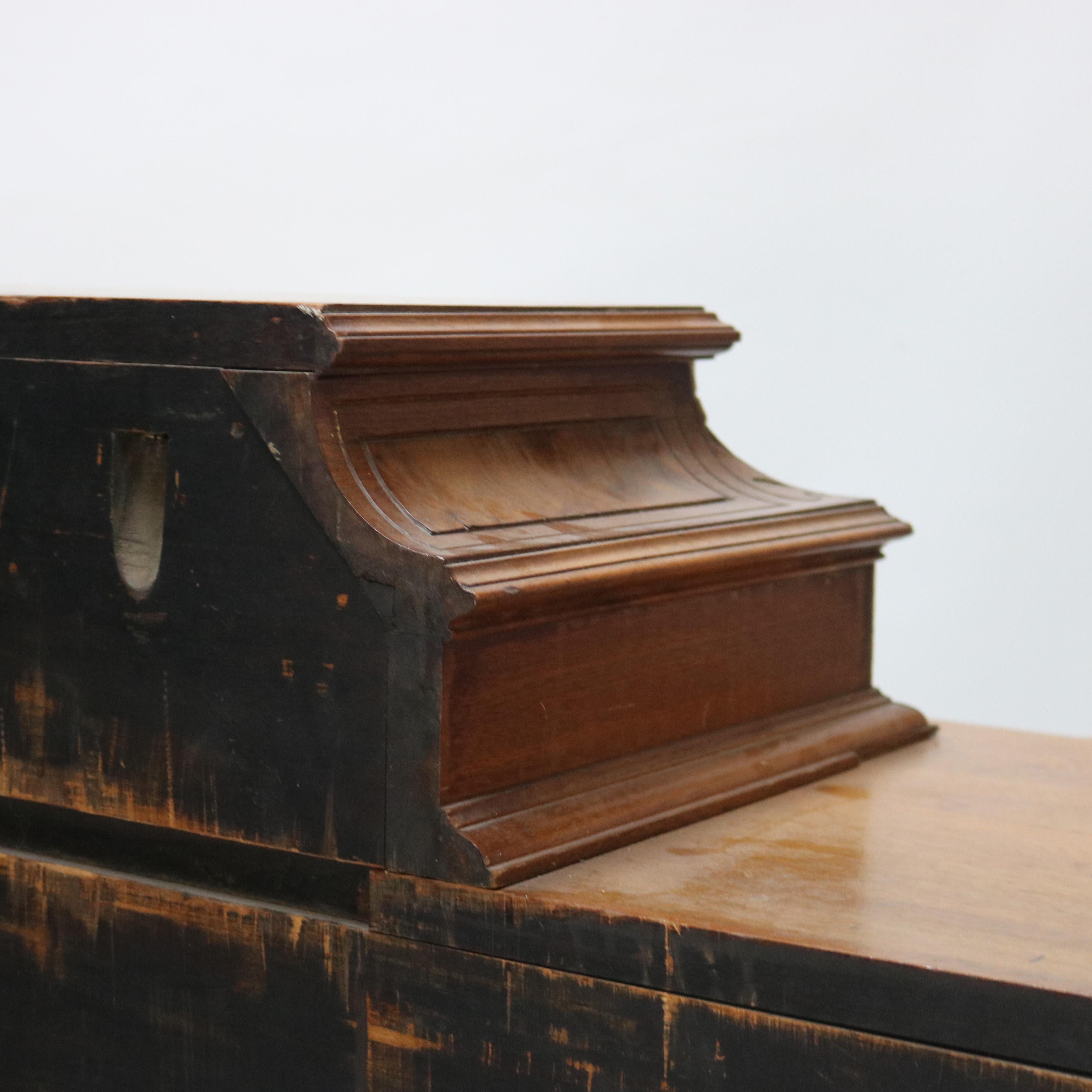 Antique Revival Crédence en noyer sculpté et bronze doré avec marqueterie c1880 en vente 11