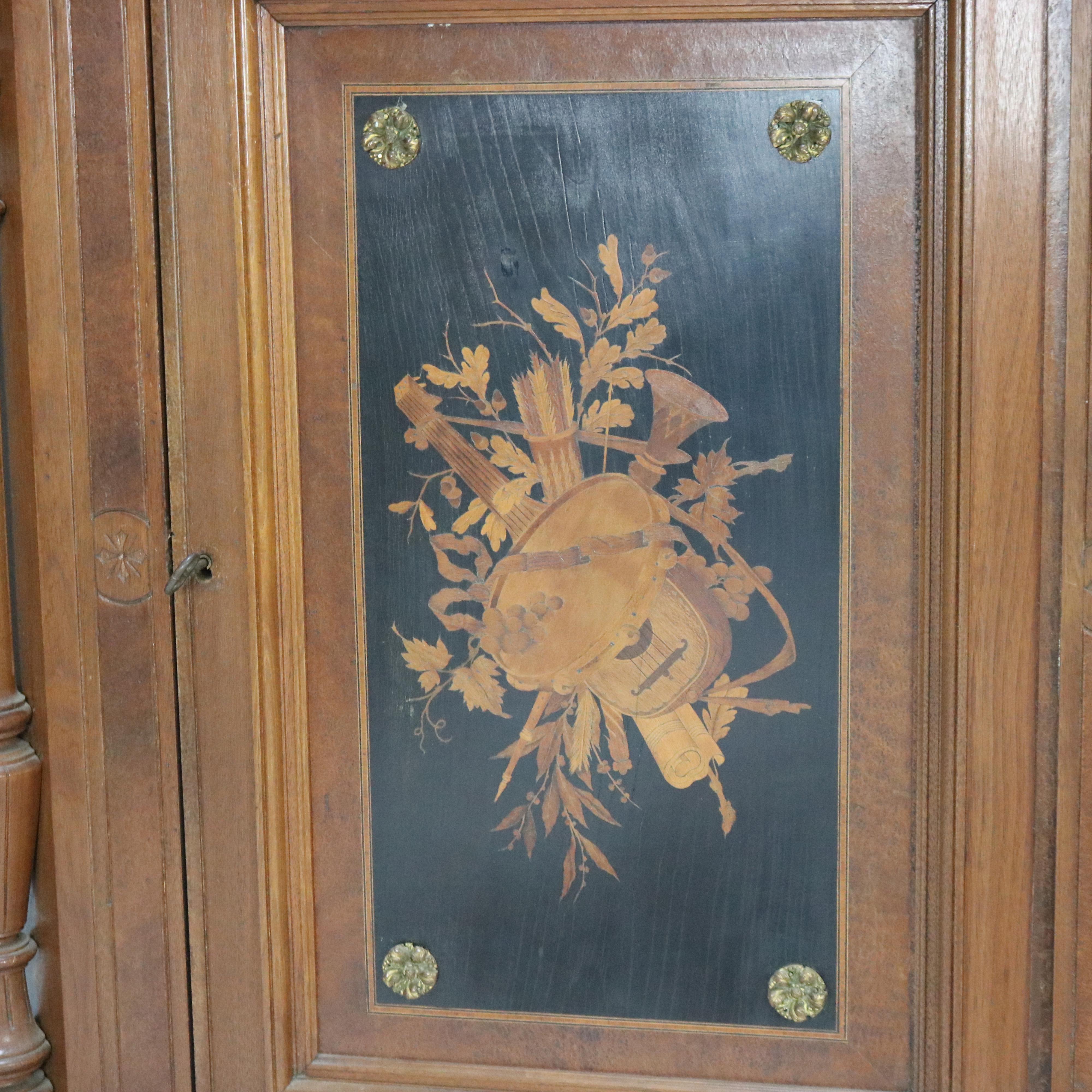 Antique Revival Crédence en noyer sculpté et bronze doré avec marqueterie c1880 en vente 1