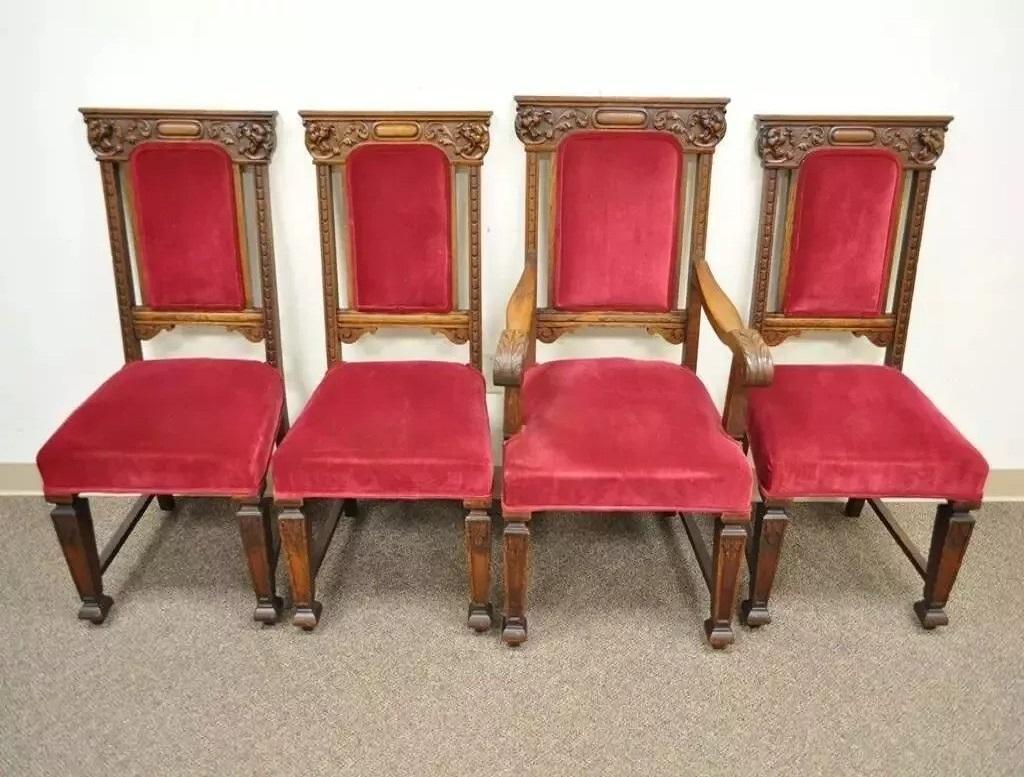 Sedie da pranzo in legno di Oak Oak - Set di 4. L'offerta comprende (1) poltrona e (3) sedie laterali, con strutture in legno massiccio di quercia splendidamente intagliate, teste di leone figurate, splendida tappezzeria in velluto rosso. Circa