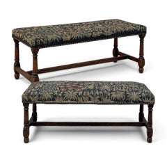 Banc ancien en tapisserie florale brodée au point de croix, de style néo-Renaissance