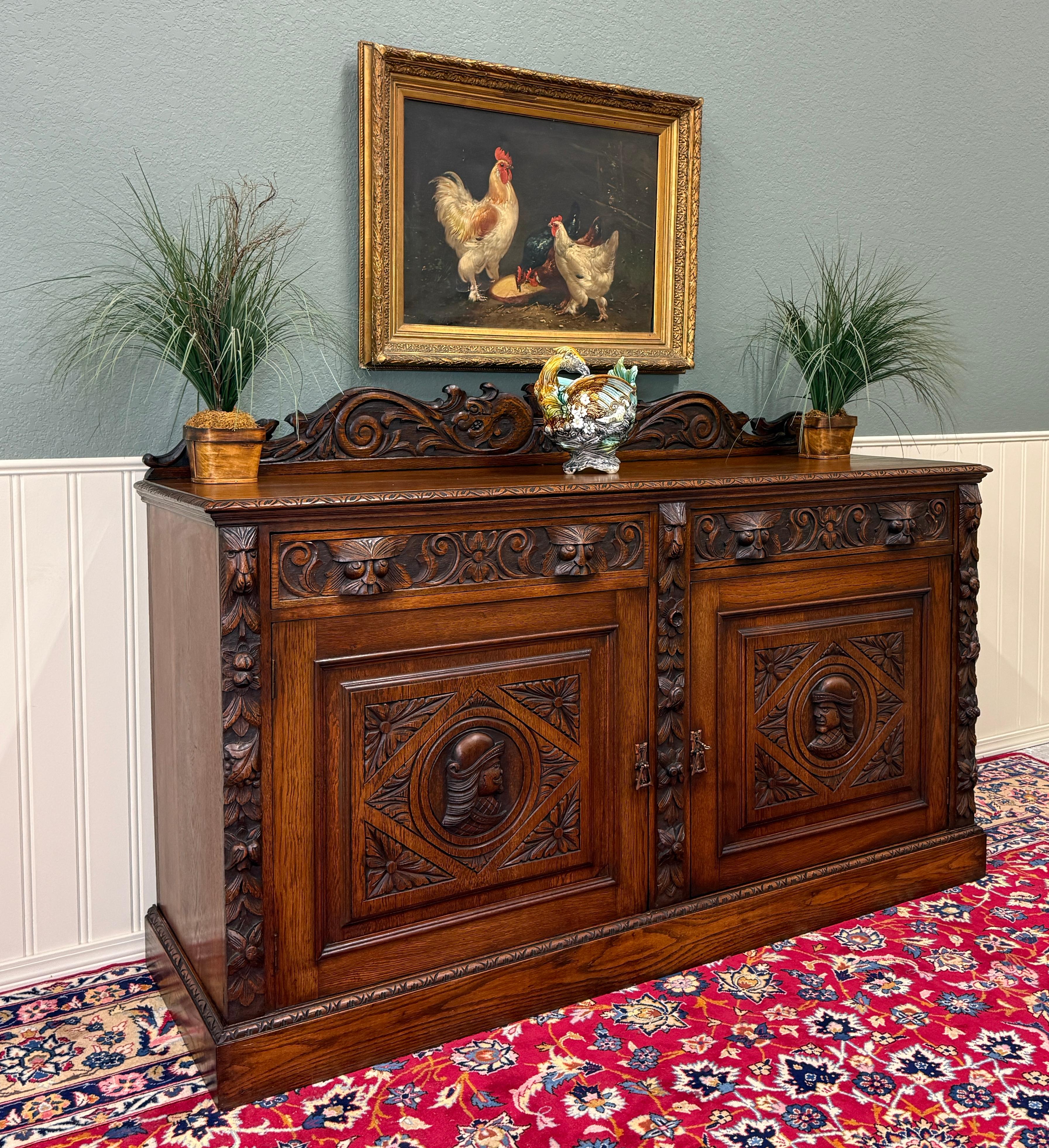          

        SUPERB 19. Jahrhundert Antike Französisch HIGHLY CARVED Eiche Server Sideboard Buffet Cabinet~~

        Zwei Schubladen mit geschnitzten Doppelgriffen über unteren Doppeltürschränken~~ein Innenfach im unteren Schrank für