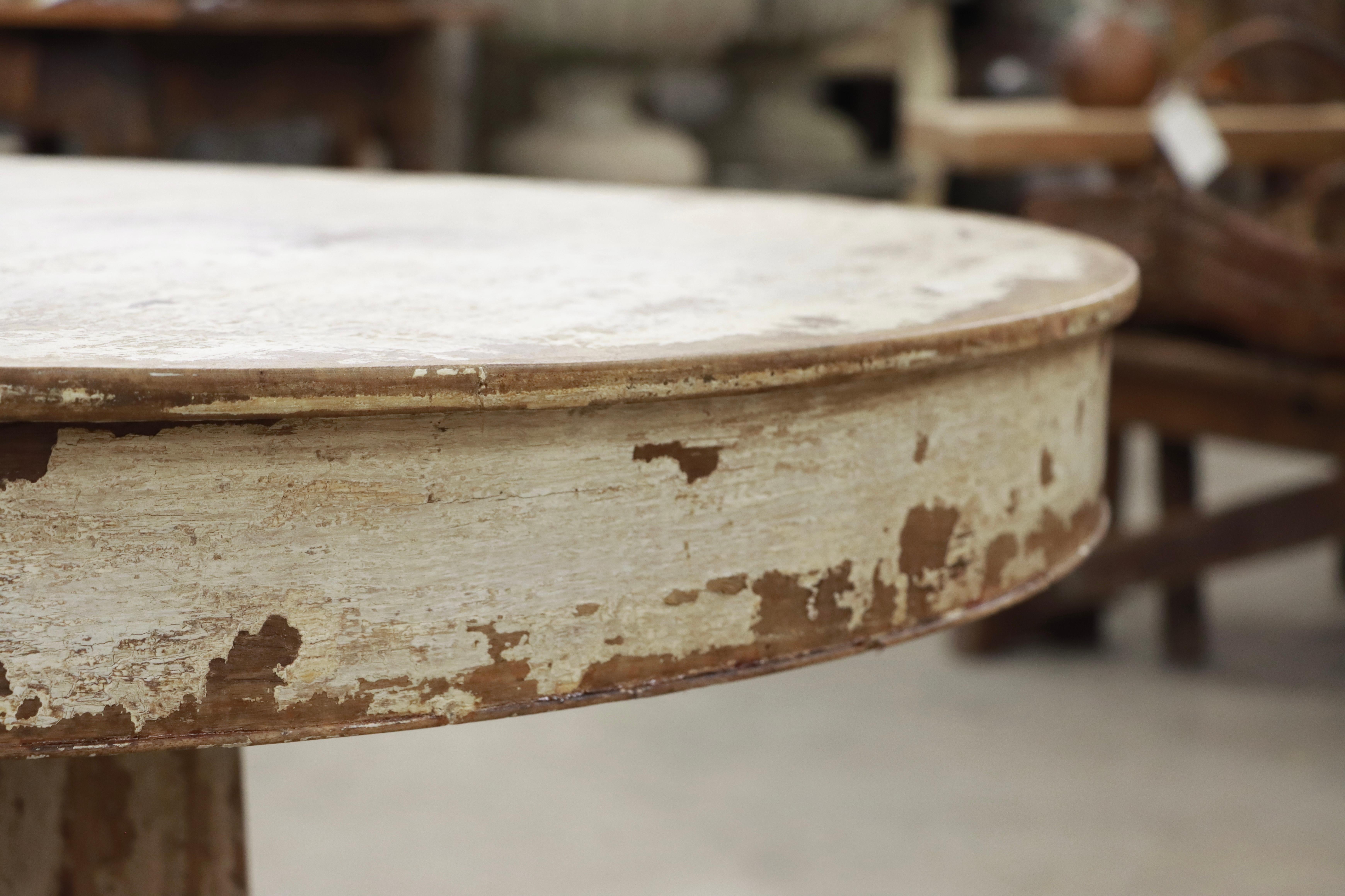 Antique Renaissance Revival French Walnut Oval Centre Table For Sale 4