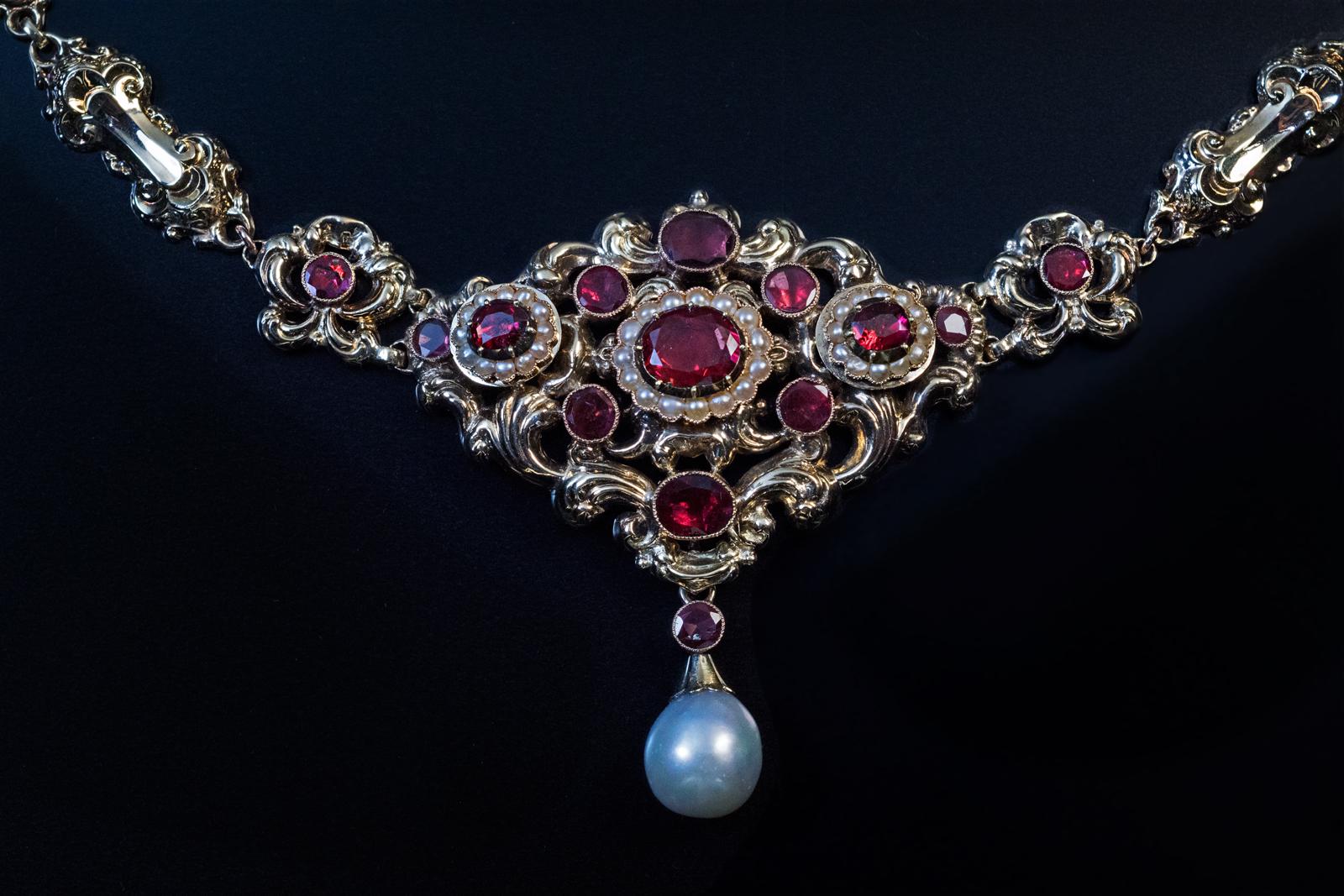 Antike Renaissance-Revival-Halskette, Granat, Perle, Gold (Neorenaissance) im Angebot