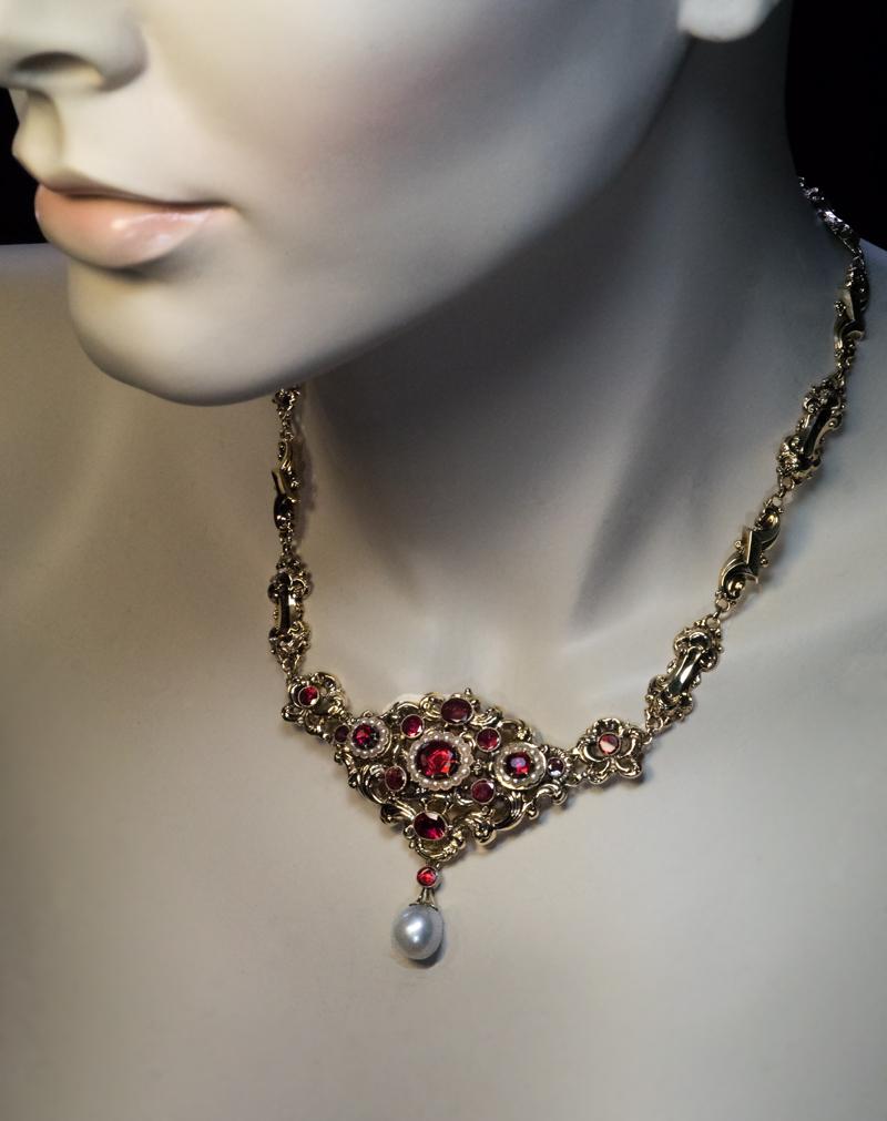 Antike Renaissance-Revival-Halskette, Granat, Perle, Gold im Zustand „Hervorragend“ im Angebot in Chicago, IL