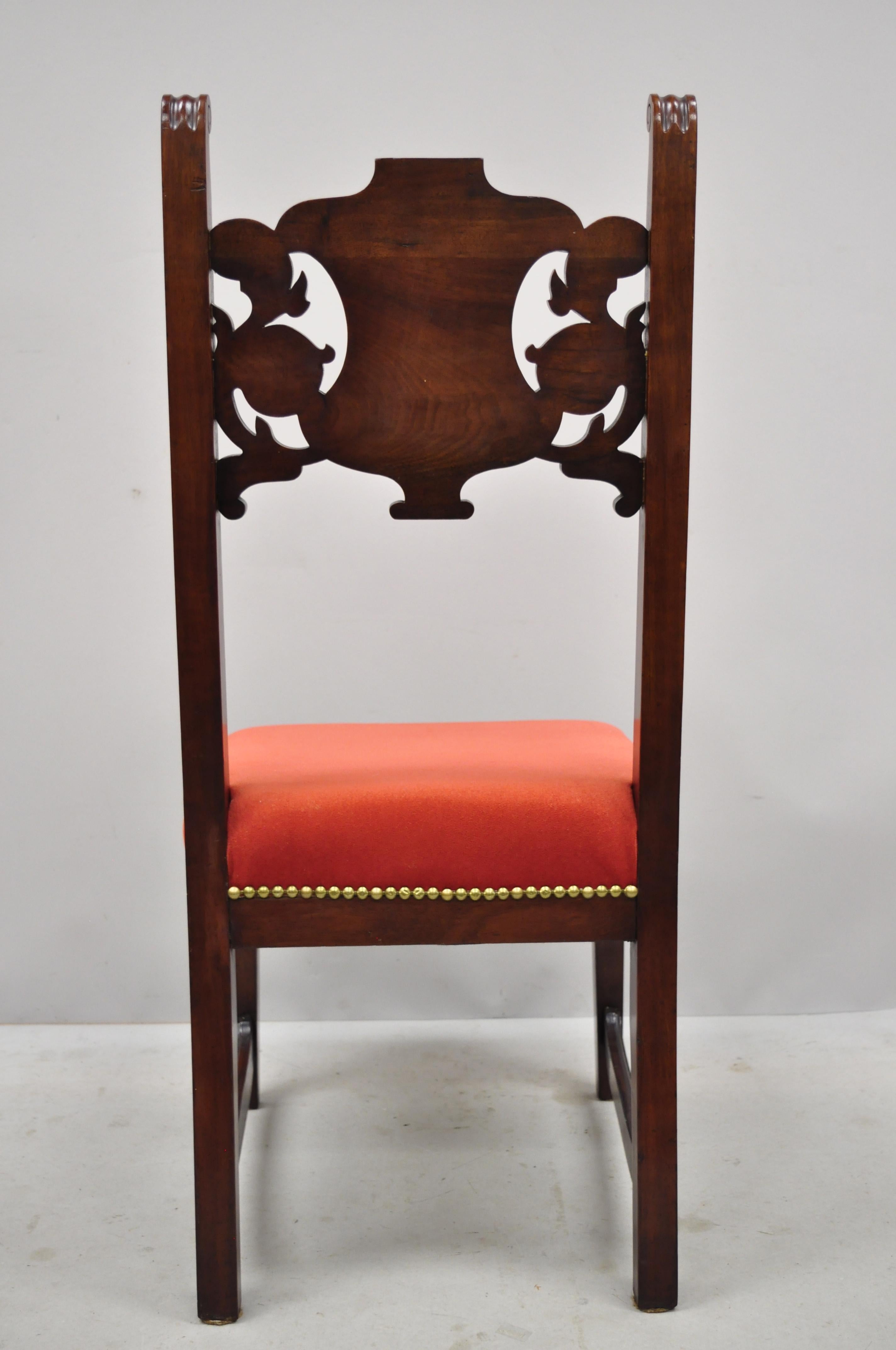 20ième siècle Antique Revive Lion Northwind sculpté en noyer Figural Side Chair en vente