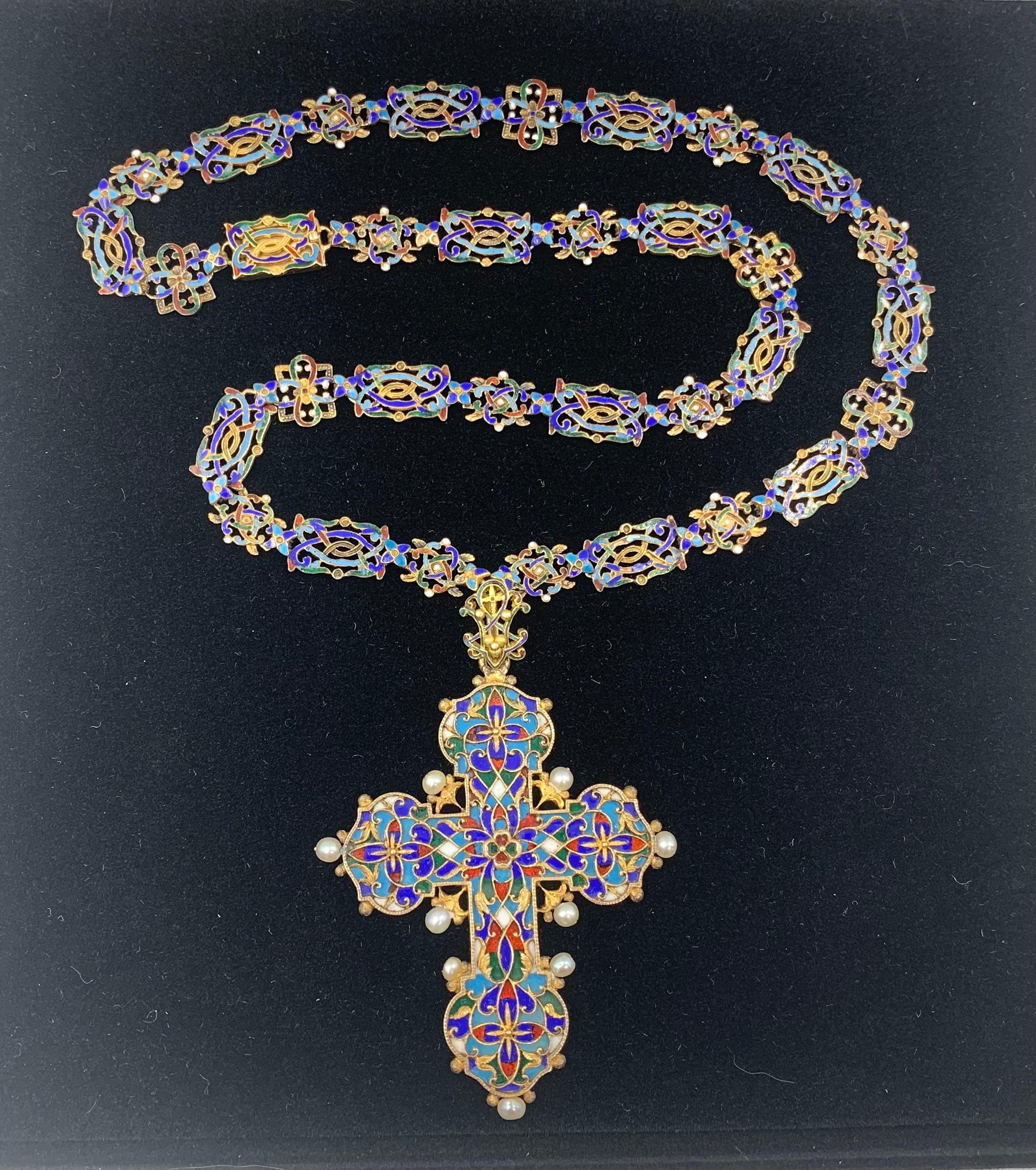 Perle Collier croix ancien en or 14 carats, émail polychrome et perles, style néo-Renaissance en vente