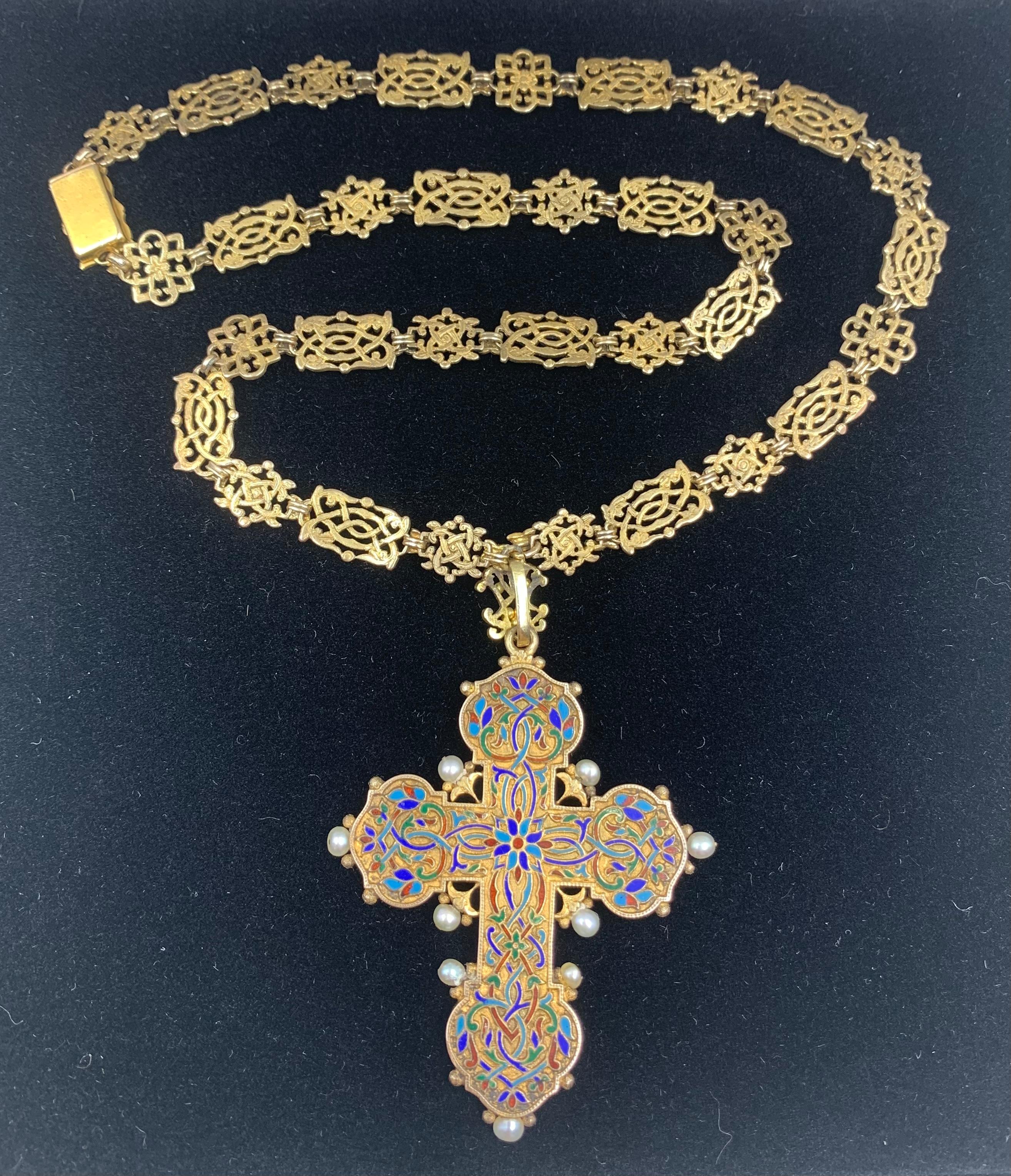 Collier croix ancien en or 14 carats, émail polychrome et perles, style néo-Renaissance Bon état - En vente à New York, NY