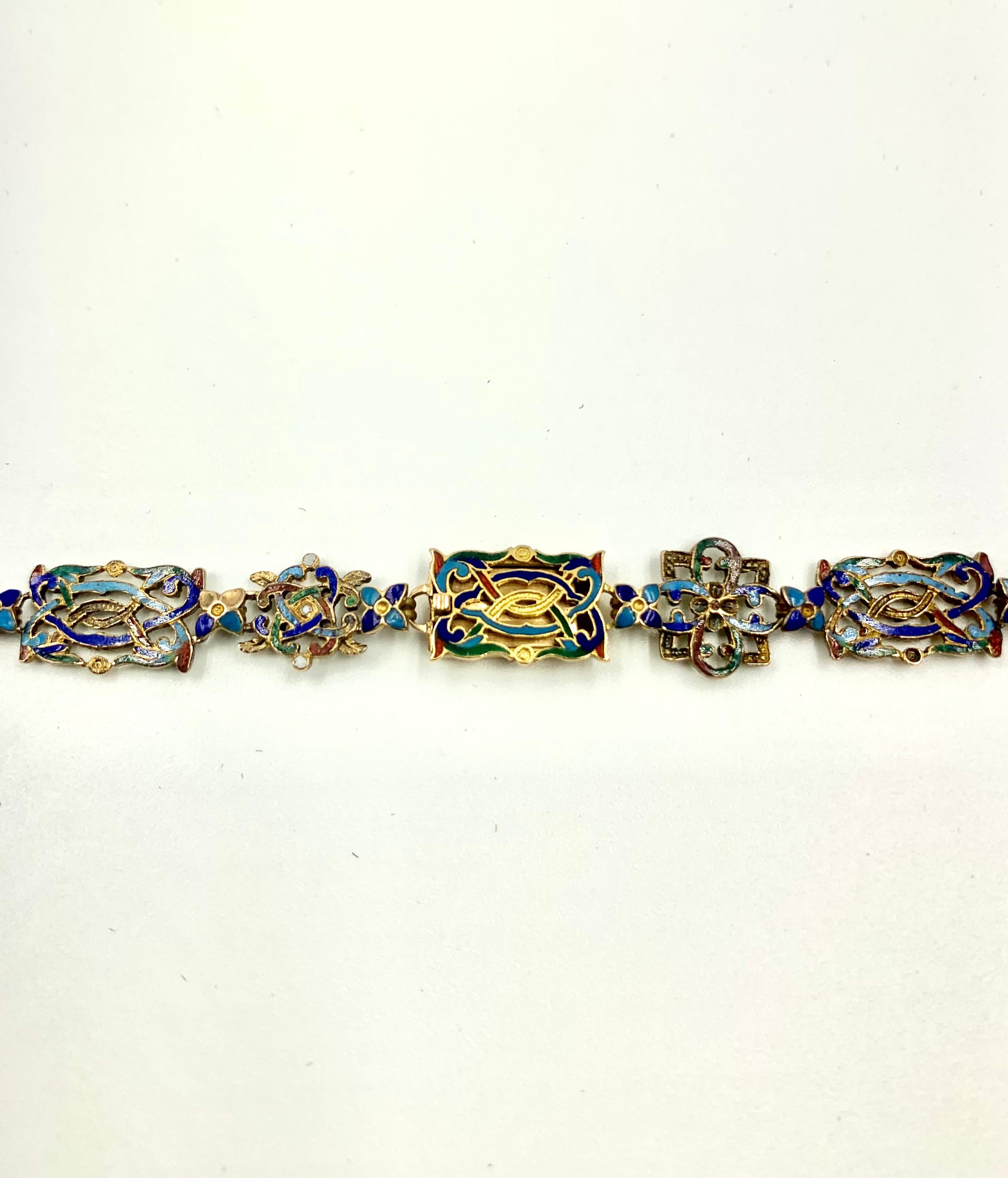 Collier croix ancien en or 14 carats, émail polychrome et perles, style néo-Renaissance en vente 3