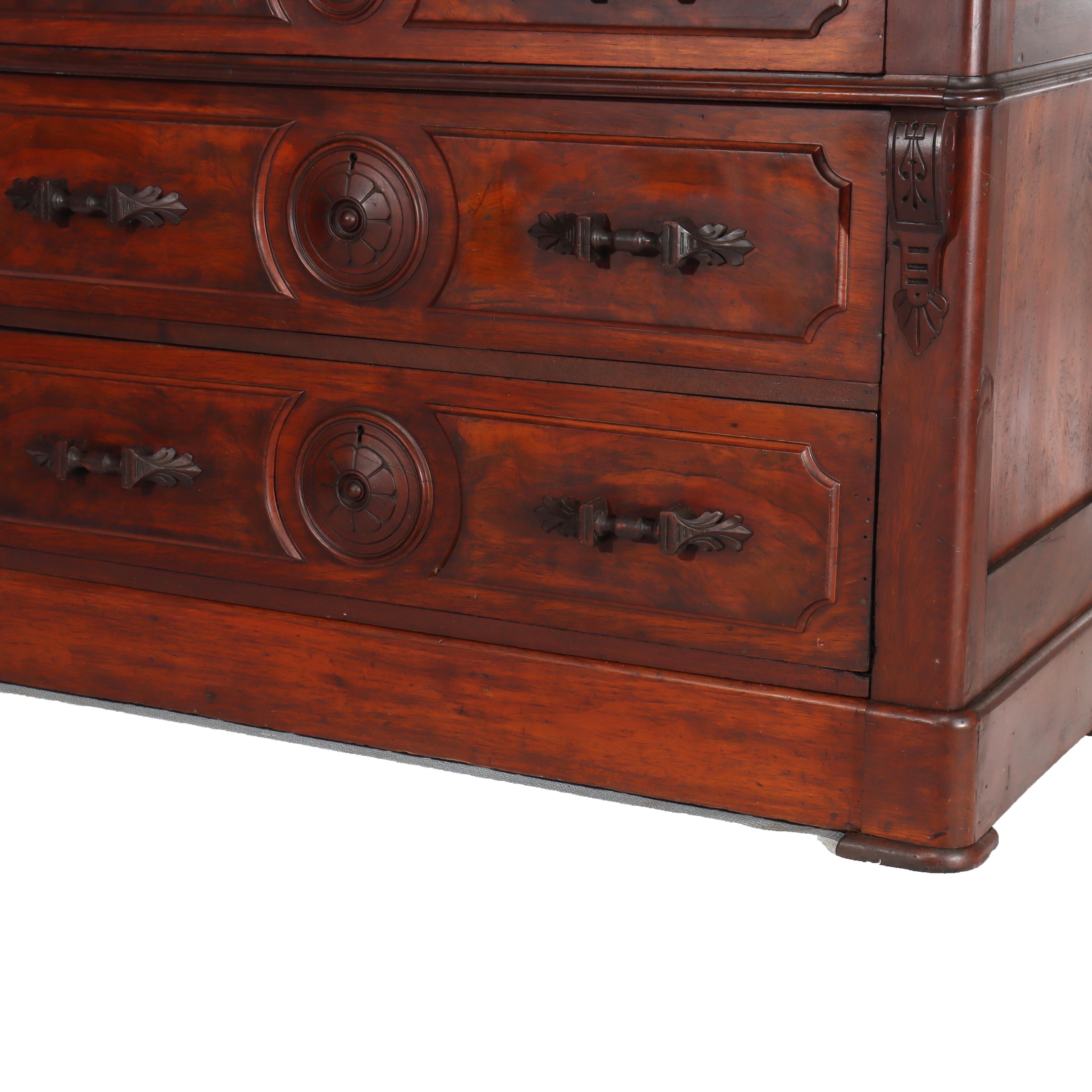 Ancienne commode à 4 tiroirs à dessus de marbre en noyer et ronce Renaissance c1890 Bon état - En vente à Big Flats, NY