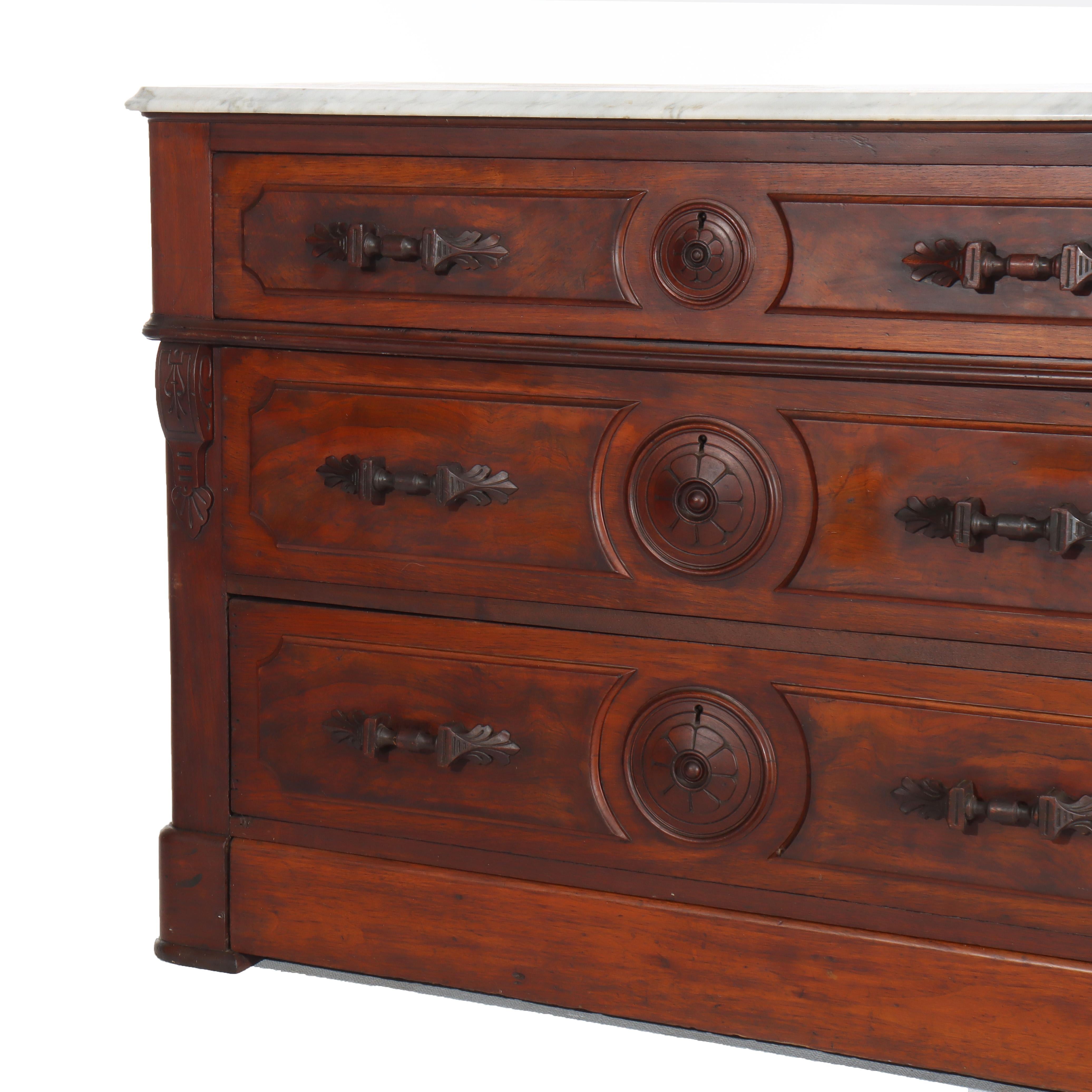 Noyer Ancienne commode à 4 tiroirs à dessus de marbre en noyer et ronce Renaissance c1890 en vente