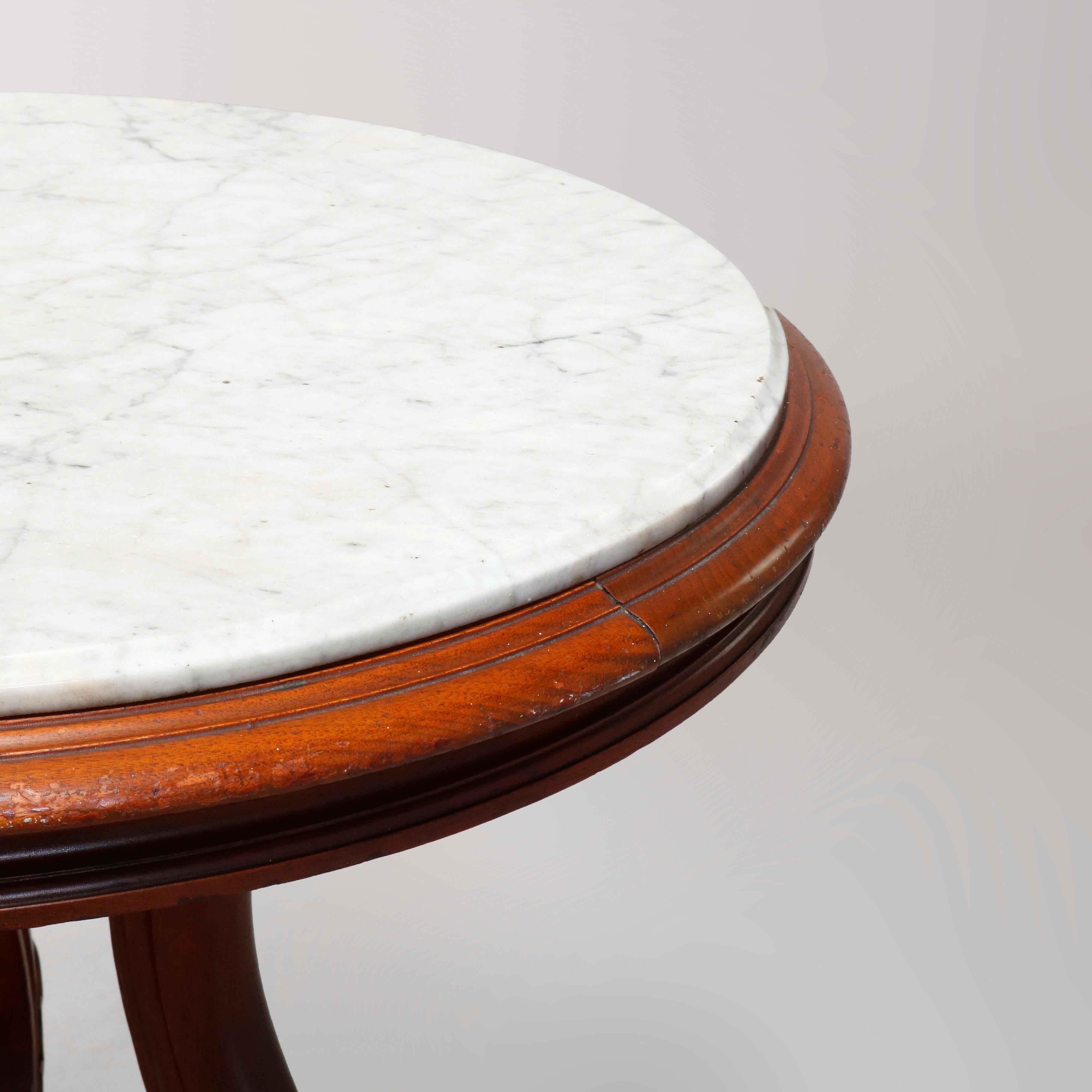 Antigua mesa de centro redonda de nogal renacentista con tapa de mármol, hacia 1890 en Bueno estado para la venta en Big Flats, NY