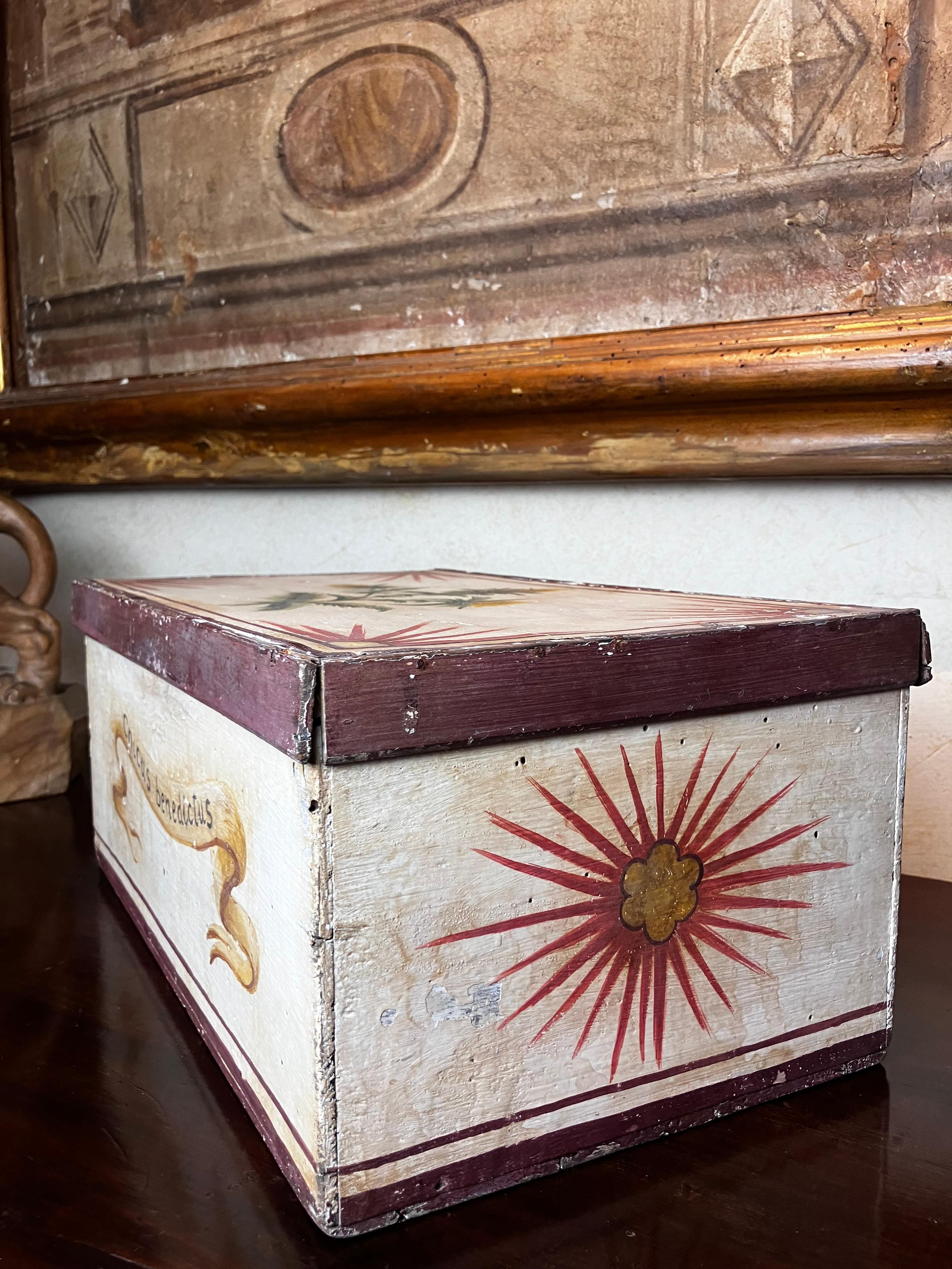 Antigua Caja de Boticario Italiana de Madera Lacada de Estilo Renacentista en venta 3