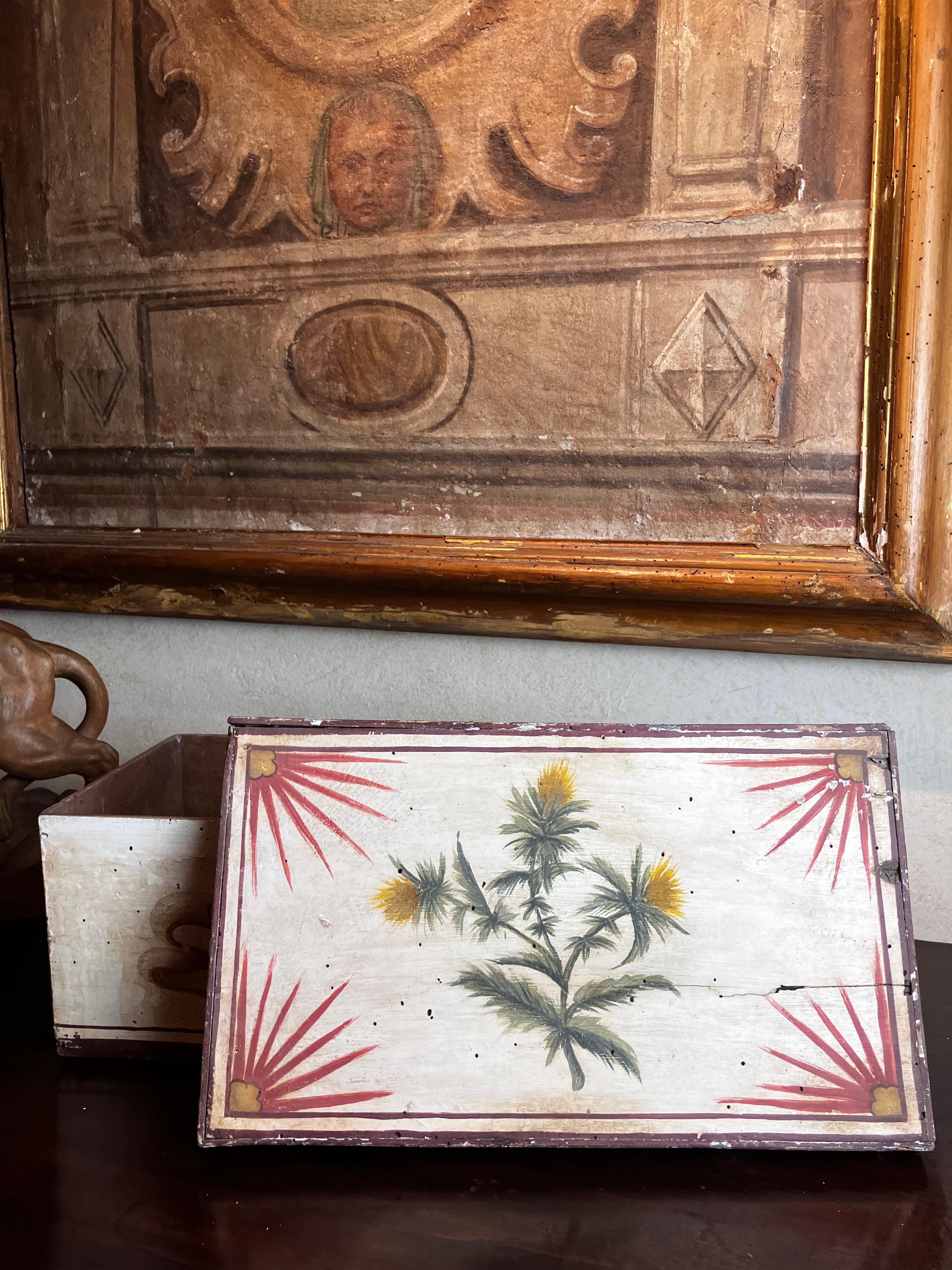 Antigua Caja de Boticario Italiana de Madera Lacada de Estilo Renacentista en venta 4