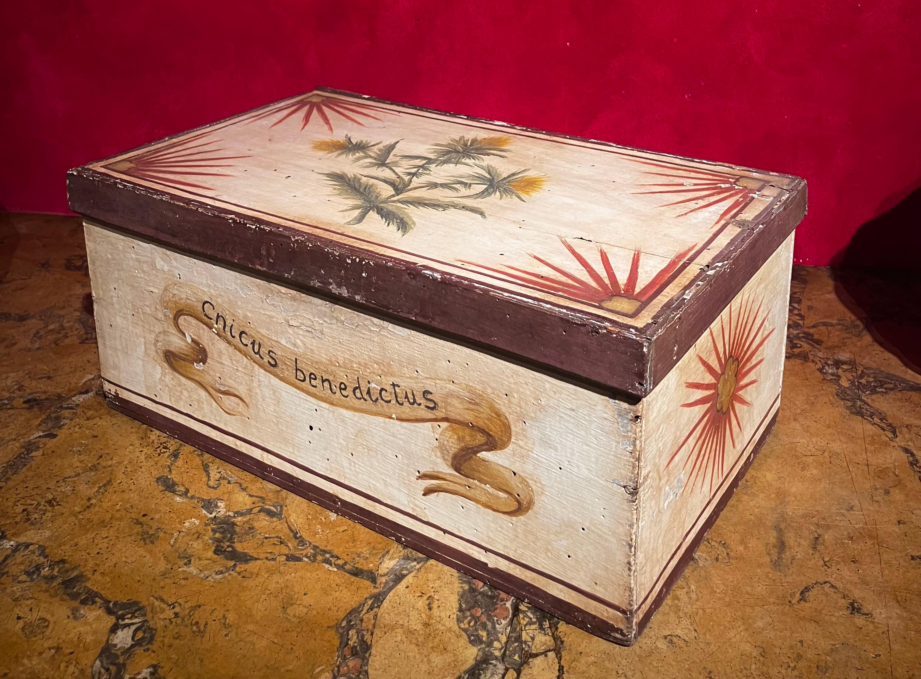 Antigua Caja de Boticario Italiana de Madera Lacada de Estilo Renacentista en venta 6