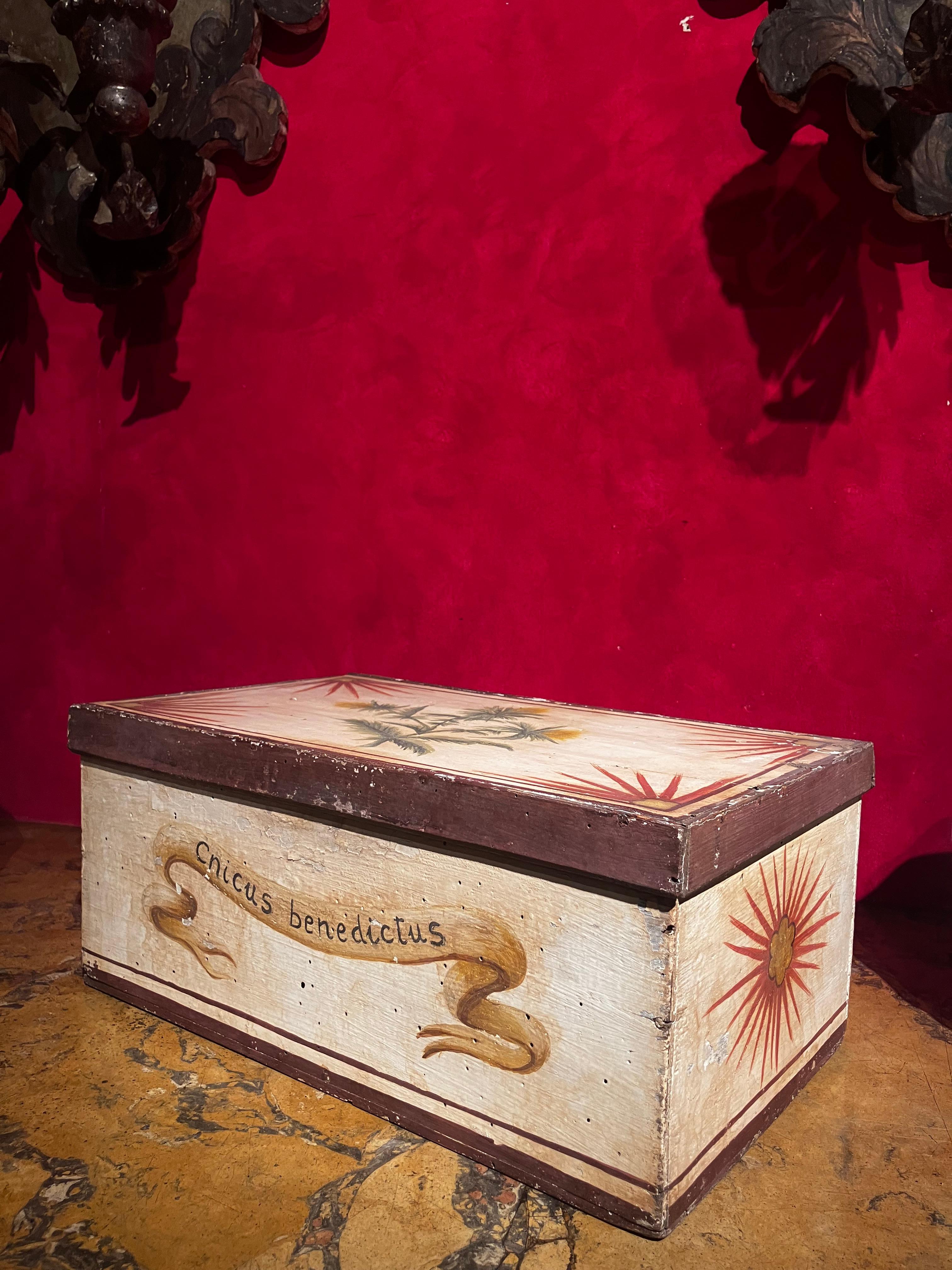 Antigua Caja de Boticario Italiana de Madera Lacada de Estilo Renacentista Renacimiento en venta