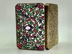 Boîte en argent ancienne de style Renaissance avec rubis, saphirs, émeraudes et améthystes