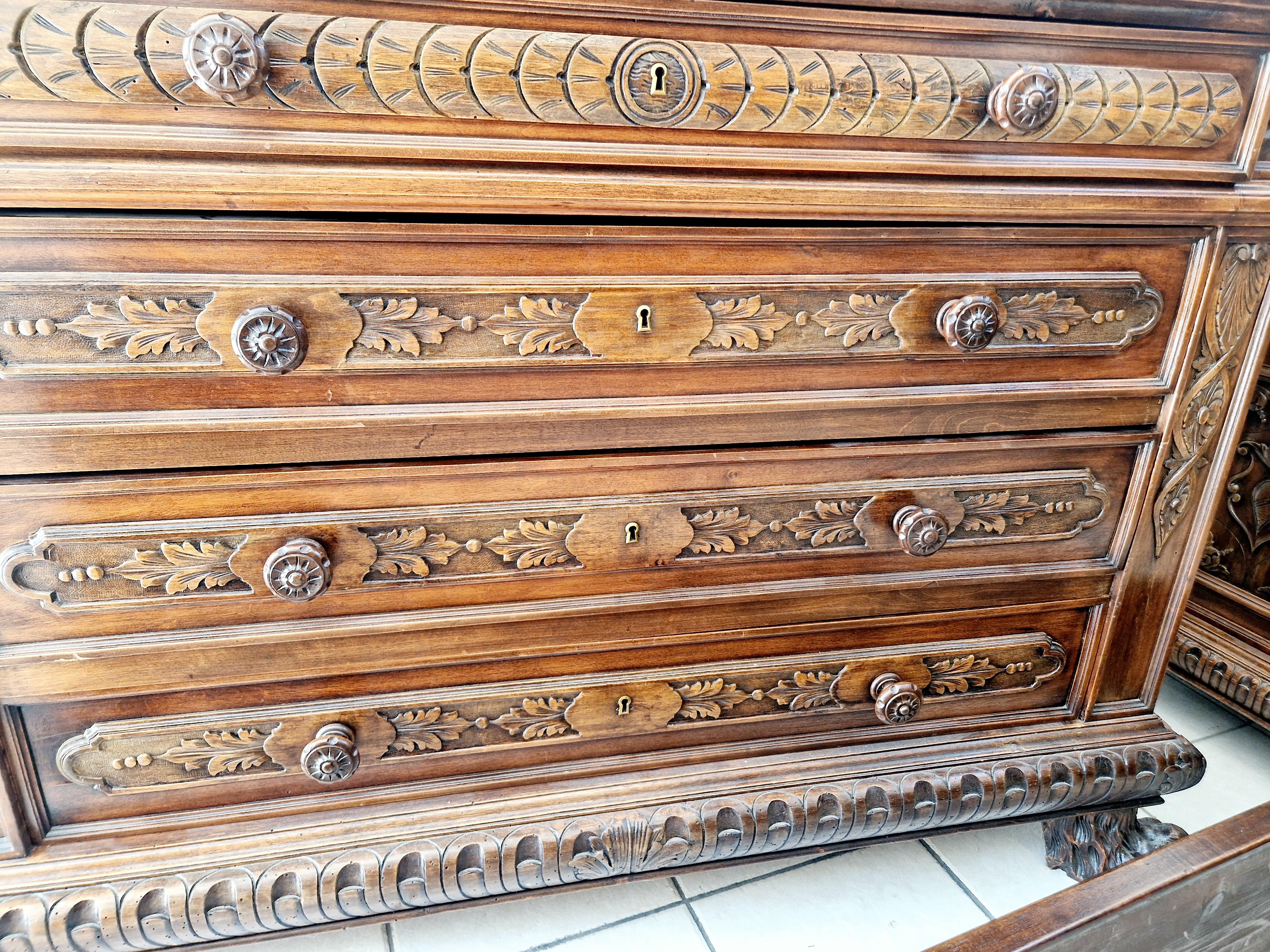 Antique Renaissance Style Victorian Bedroom Set in Brown Walnut 7