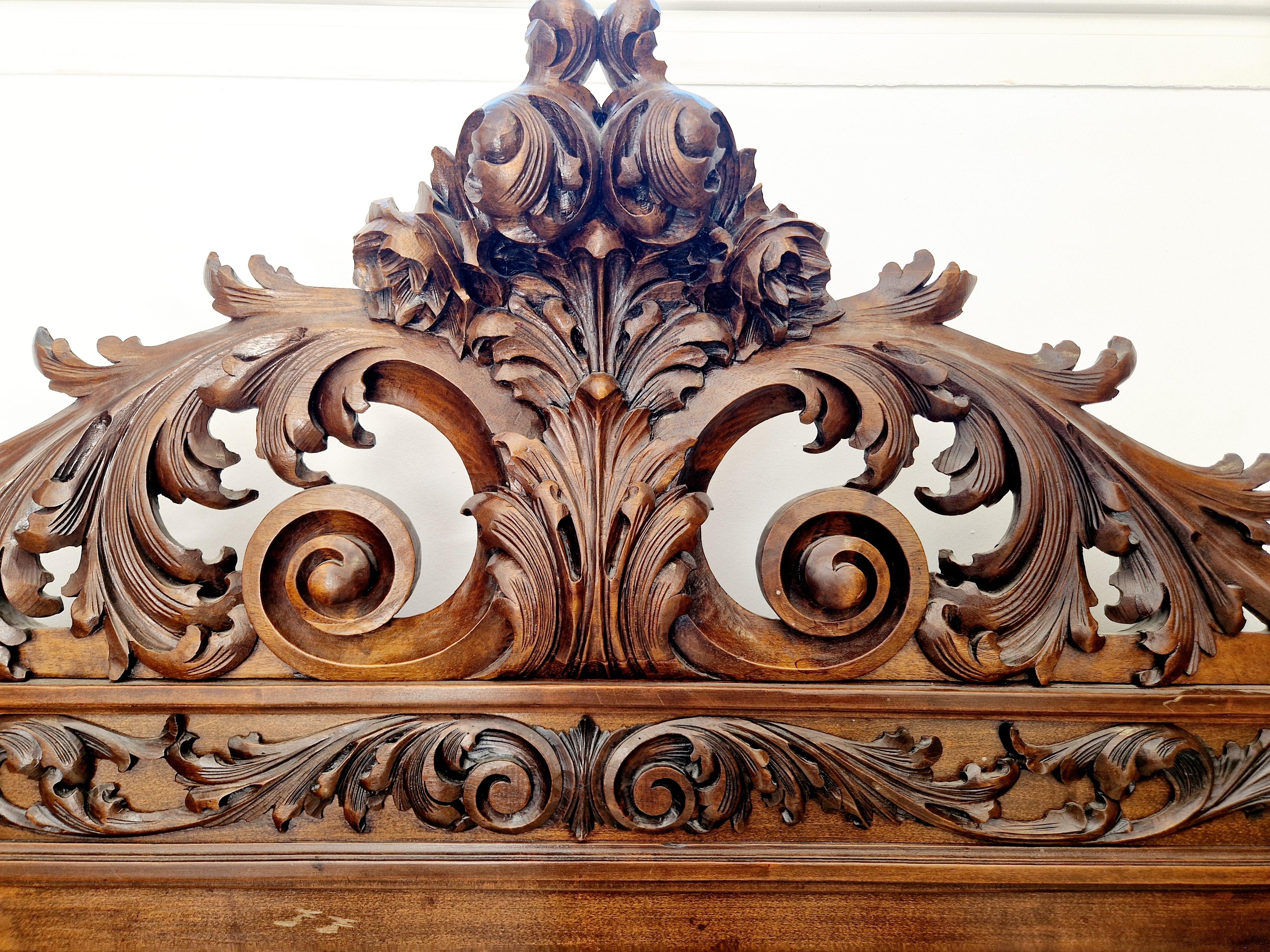 Antique Renaissance Style Victorian Bedroom Set in Brown Walnut 9