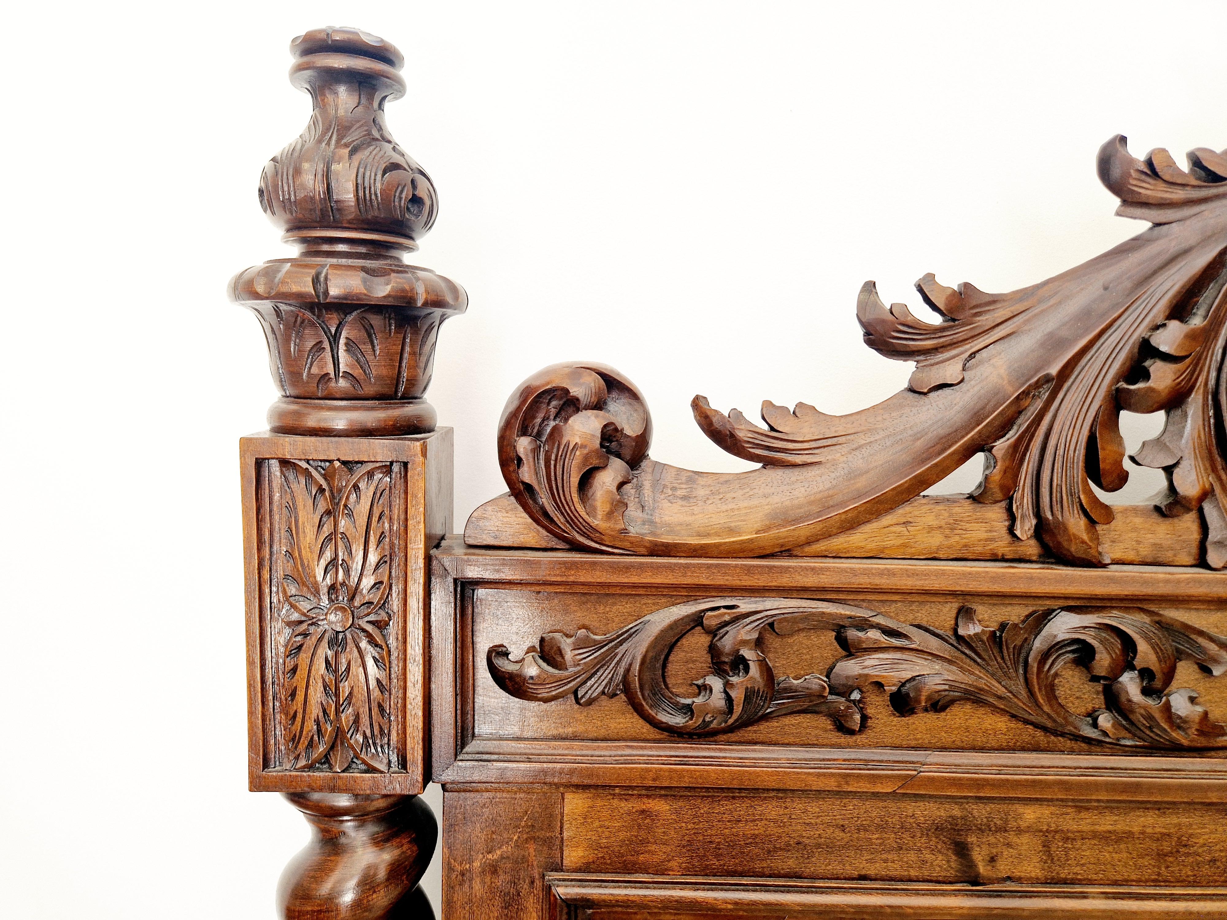 Antique Renaissance Style Victorian Bedroom Set in Brown Walnut 10
