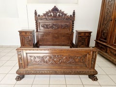 Antique Renaissance Style Victorian Bedroom Set in Brown Walnut