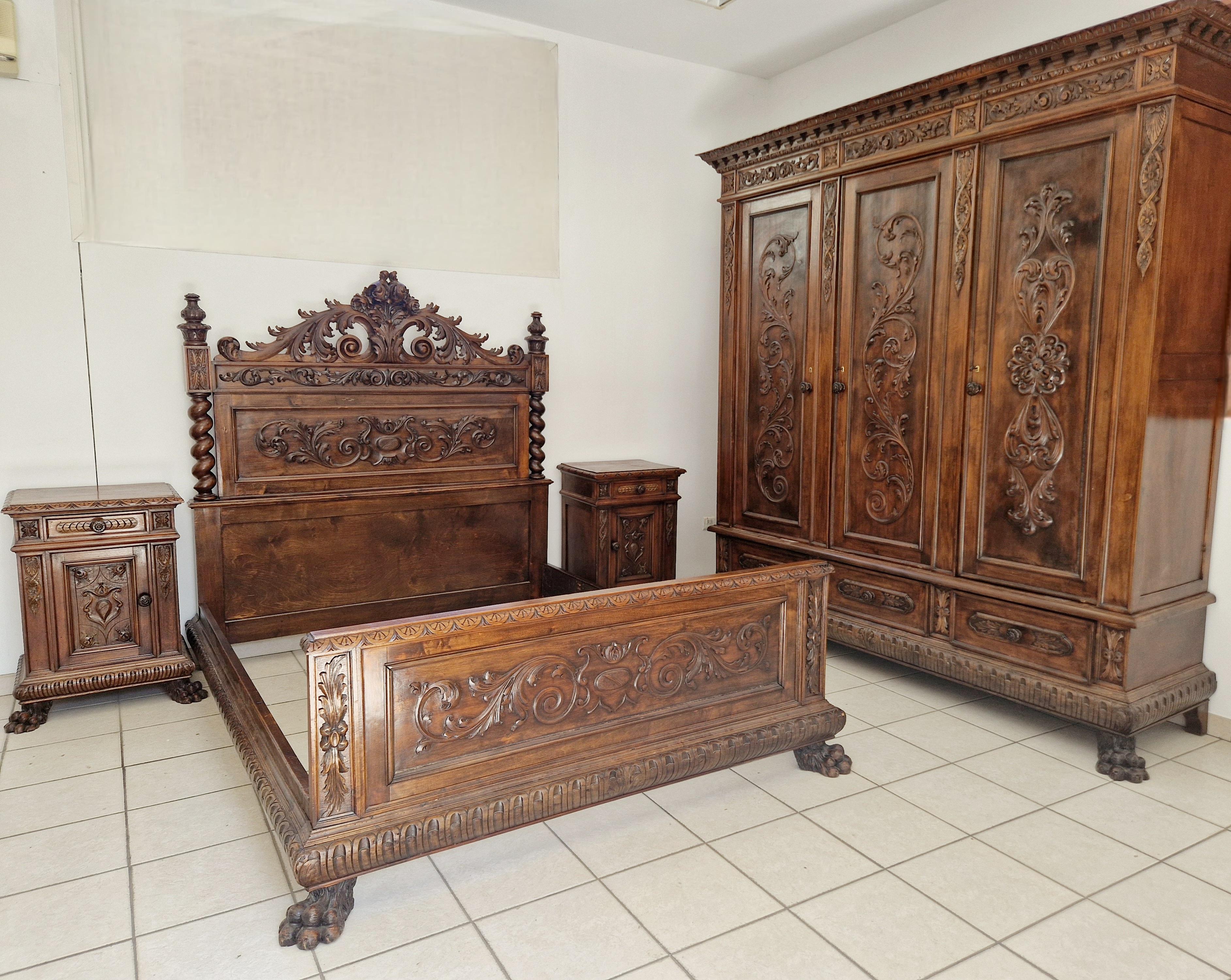 Hand-Carved Antique Renaissance Style Victorian Bedroom Set in Brown Walnut