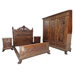 Antique Renaissance Style Victorian Bedroom Set in Brown Walnut