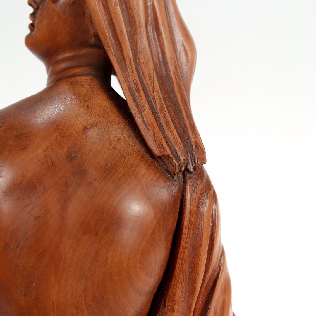 Antike geschnitzte Pieta-Skulptur aus Holz im Renaissance-Stil mit Maria und Christus im Angebot 10