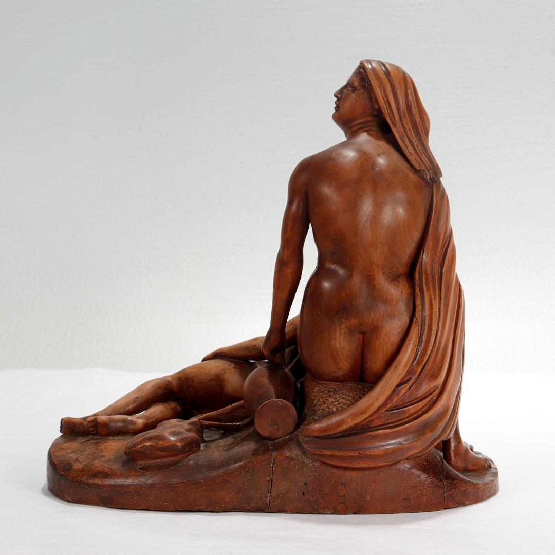 Antike geschnitzte Pieta-Skulptur aus Holz im Renaissance-Stil mit Maria und Christus im Angebot 3