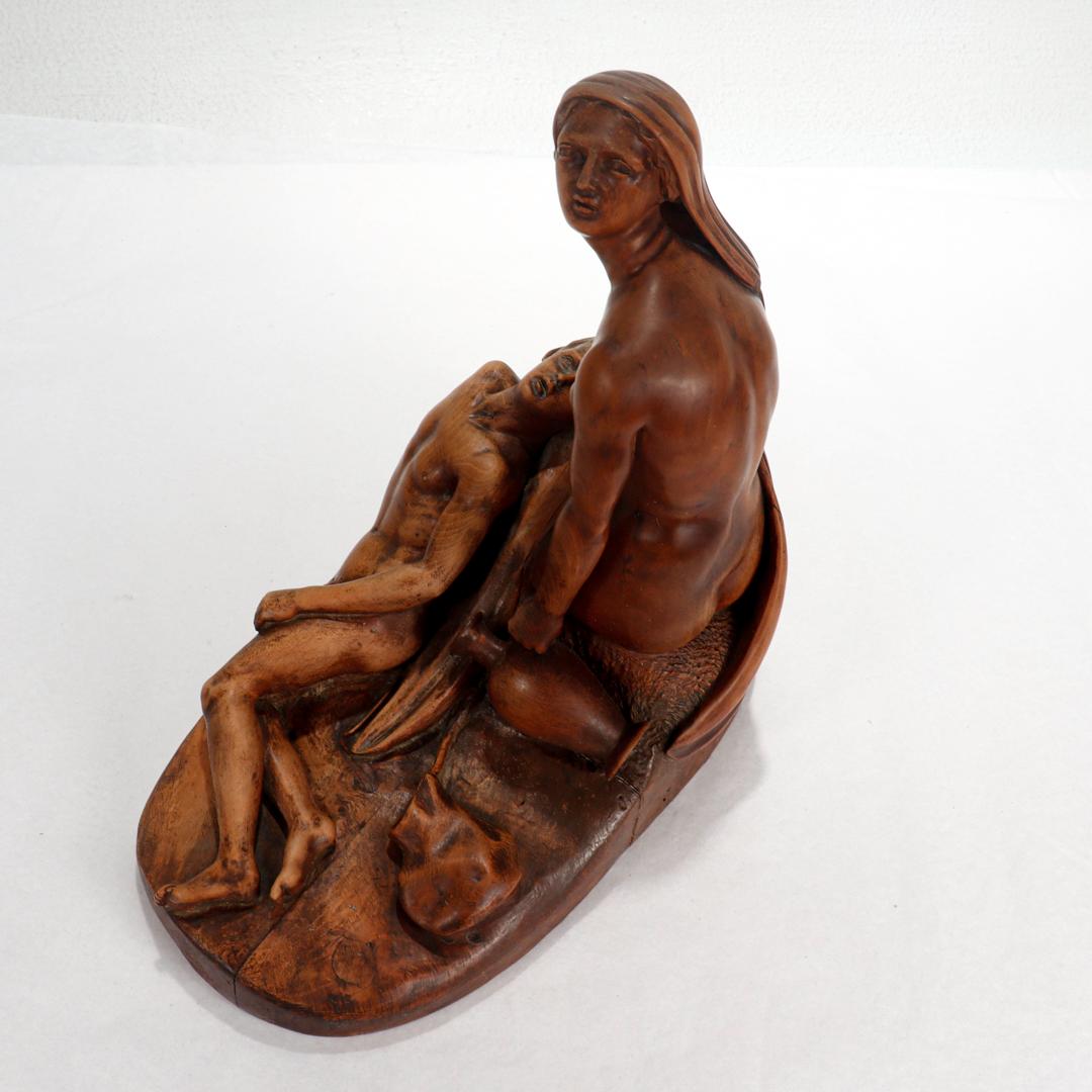 Antica scultura della Pietà intagliata in legno in stile rinascimentale con Maria e Cristo in vendita 3