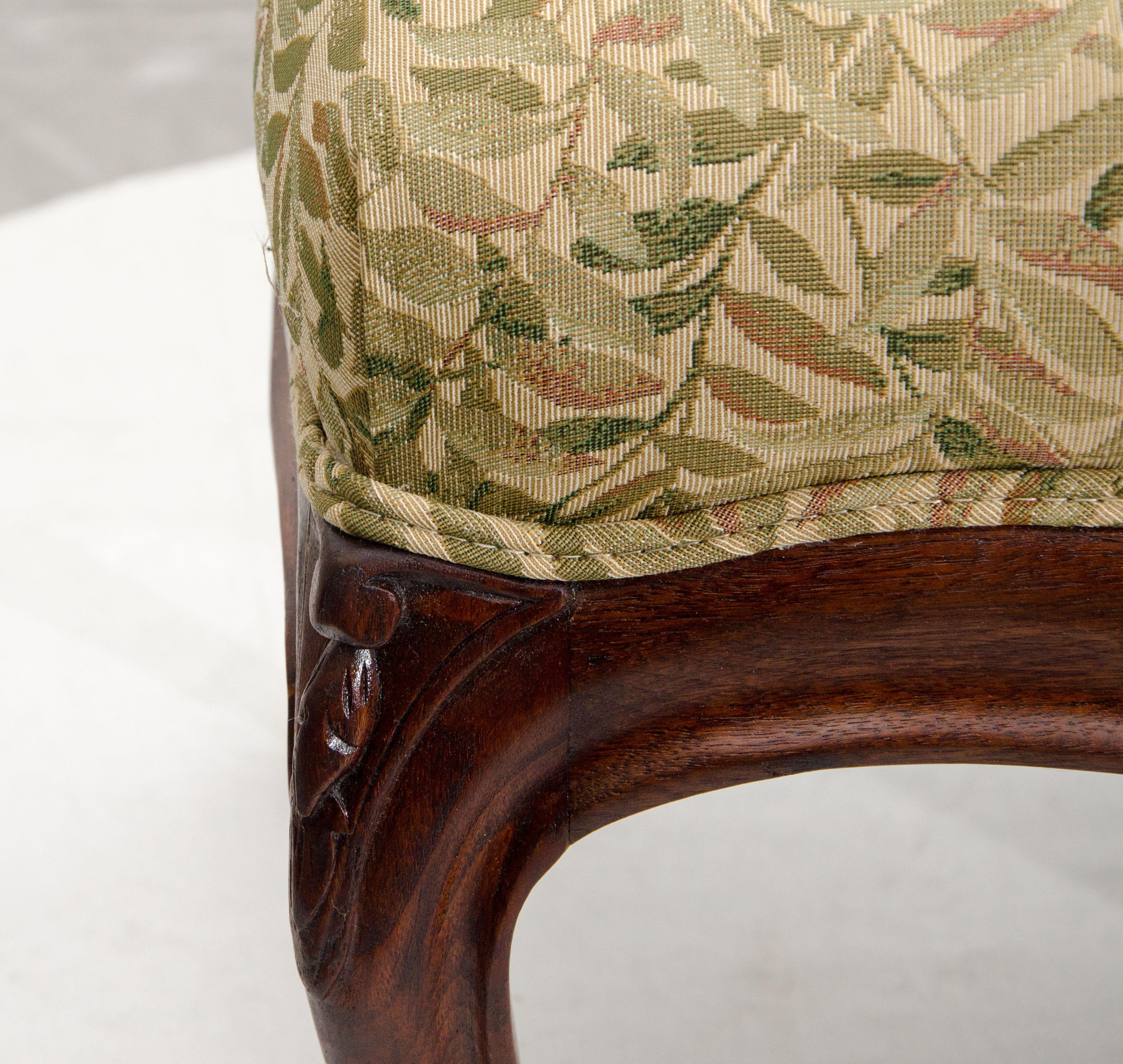 Antique Renaissance Victorian Walnut Footstool or Ottoman In Good Condition In Crockett, CA