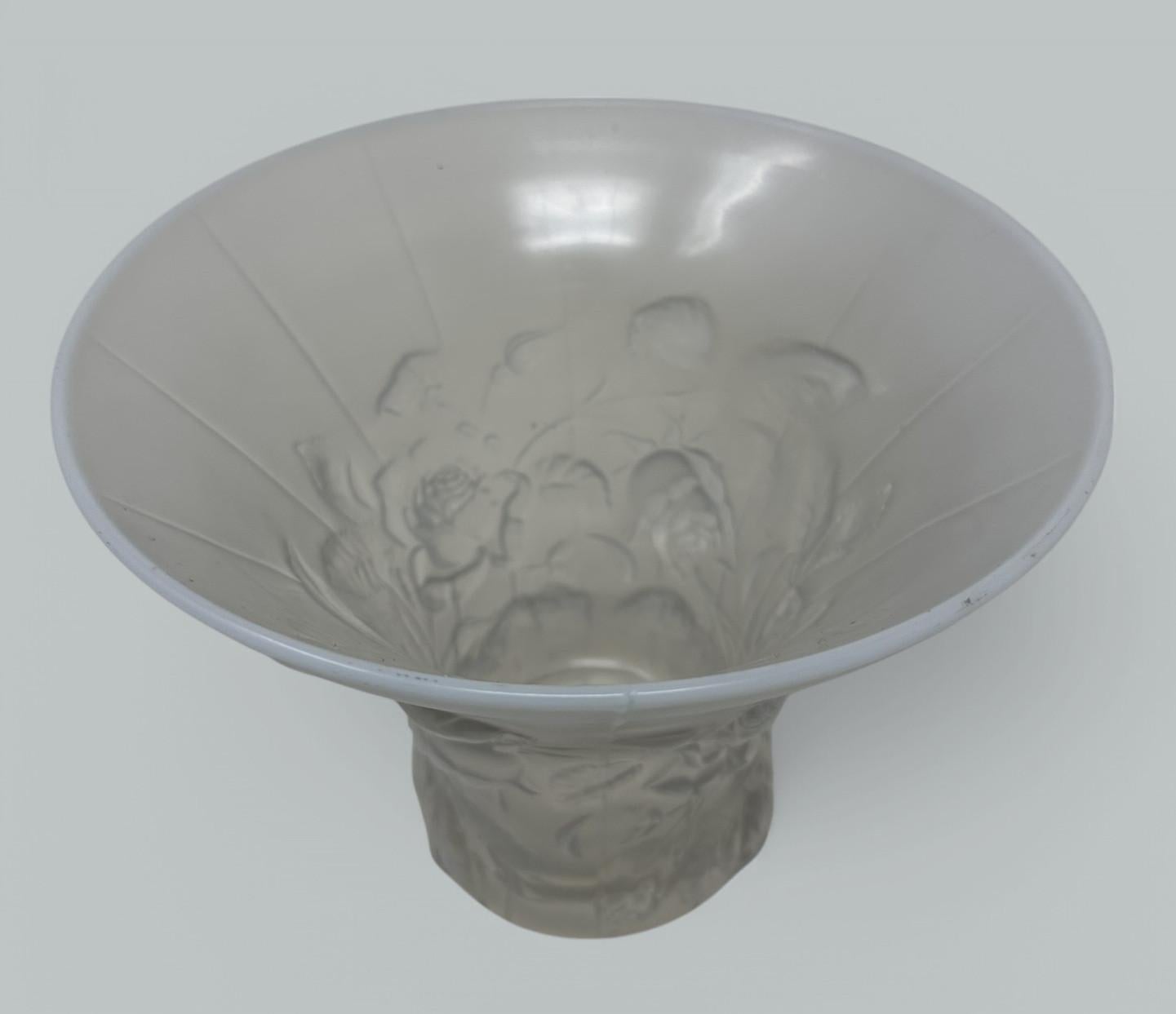 Porcelaine Centre de table en forme de bol opalescent Rene Histiques Art Deco 1930s en vente