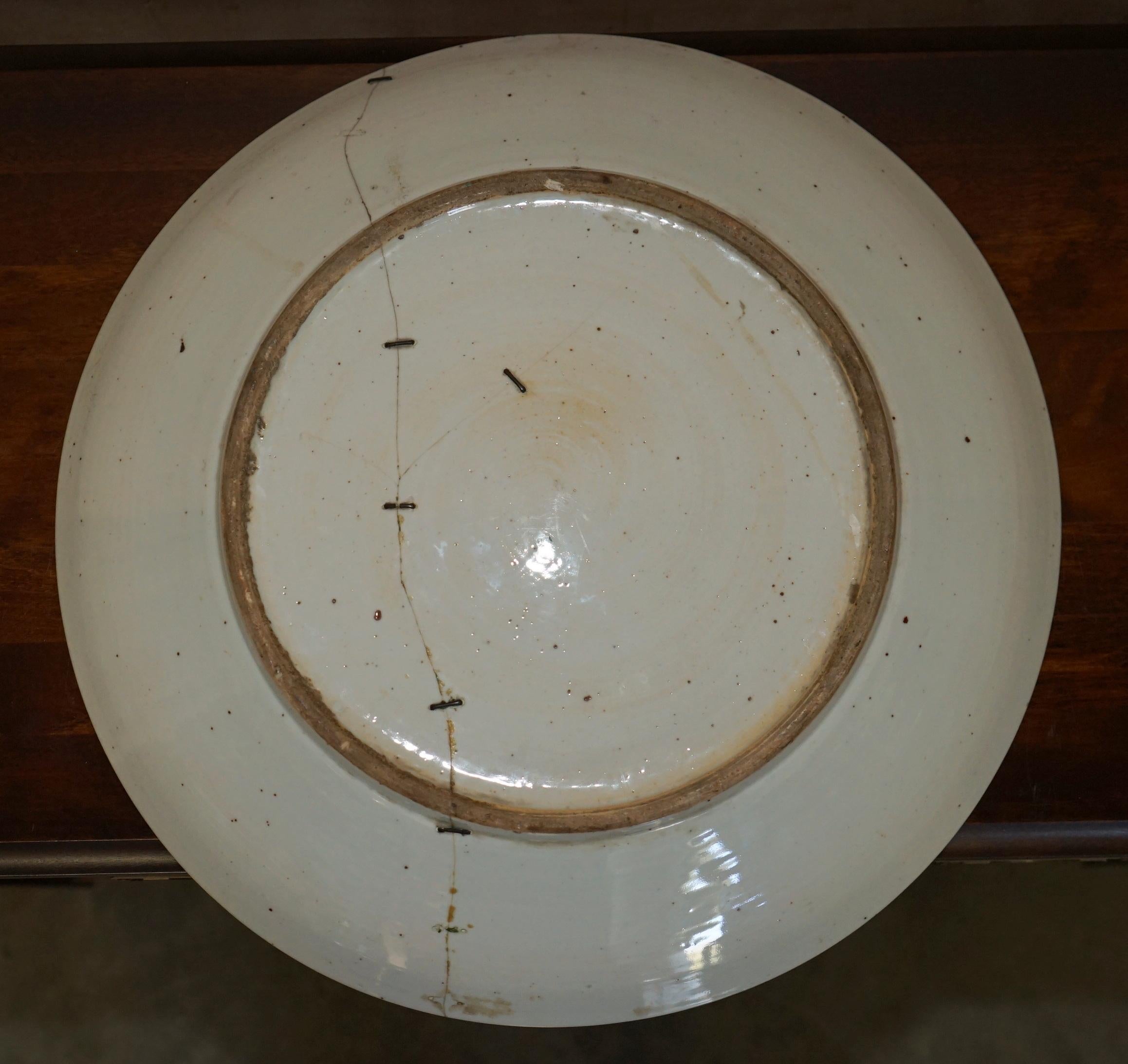 ANTiQUE REPAIRED 18TH CENTURY CHINESE FAMILLE VERTE PORCELAIN CHARGER PLATE For Sale 3