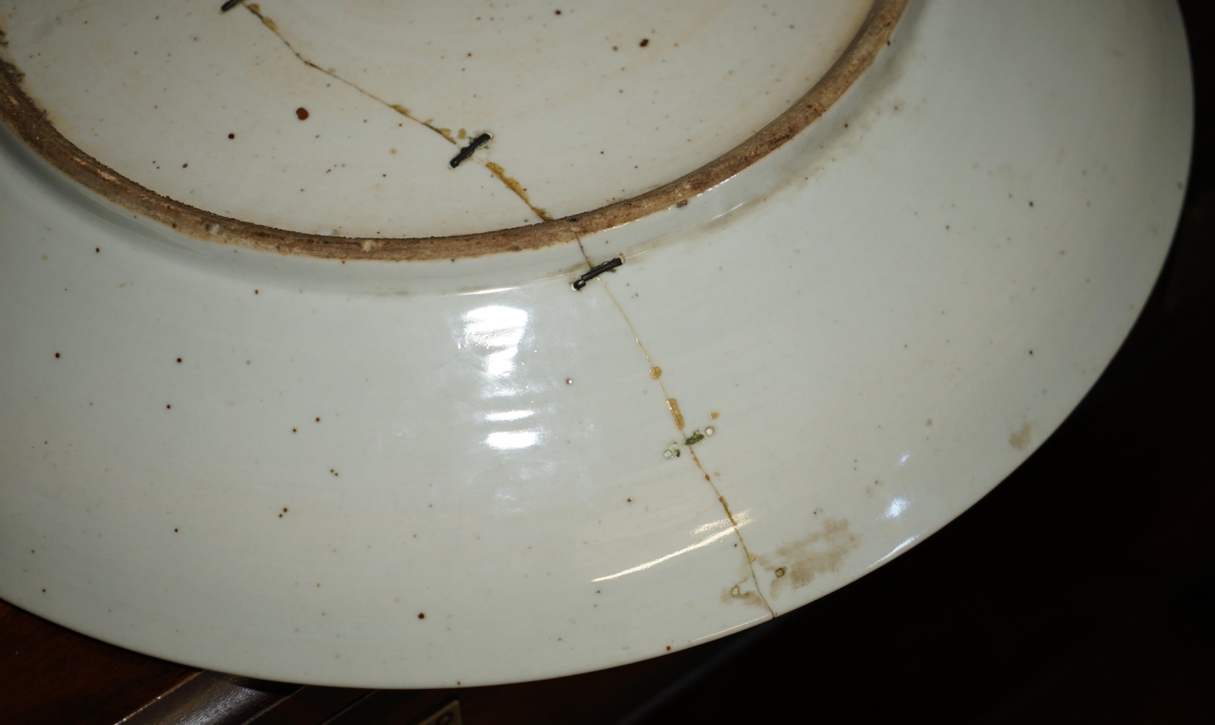 ANTiQUE REPAIRED 18TH CENTURY CHINESE FAMILLE VERTE PORCELAIN CHARGER PLATE For Sale 5