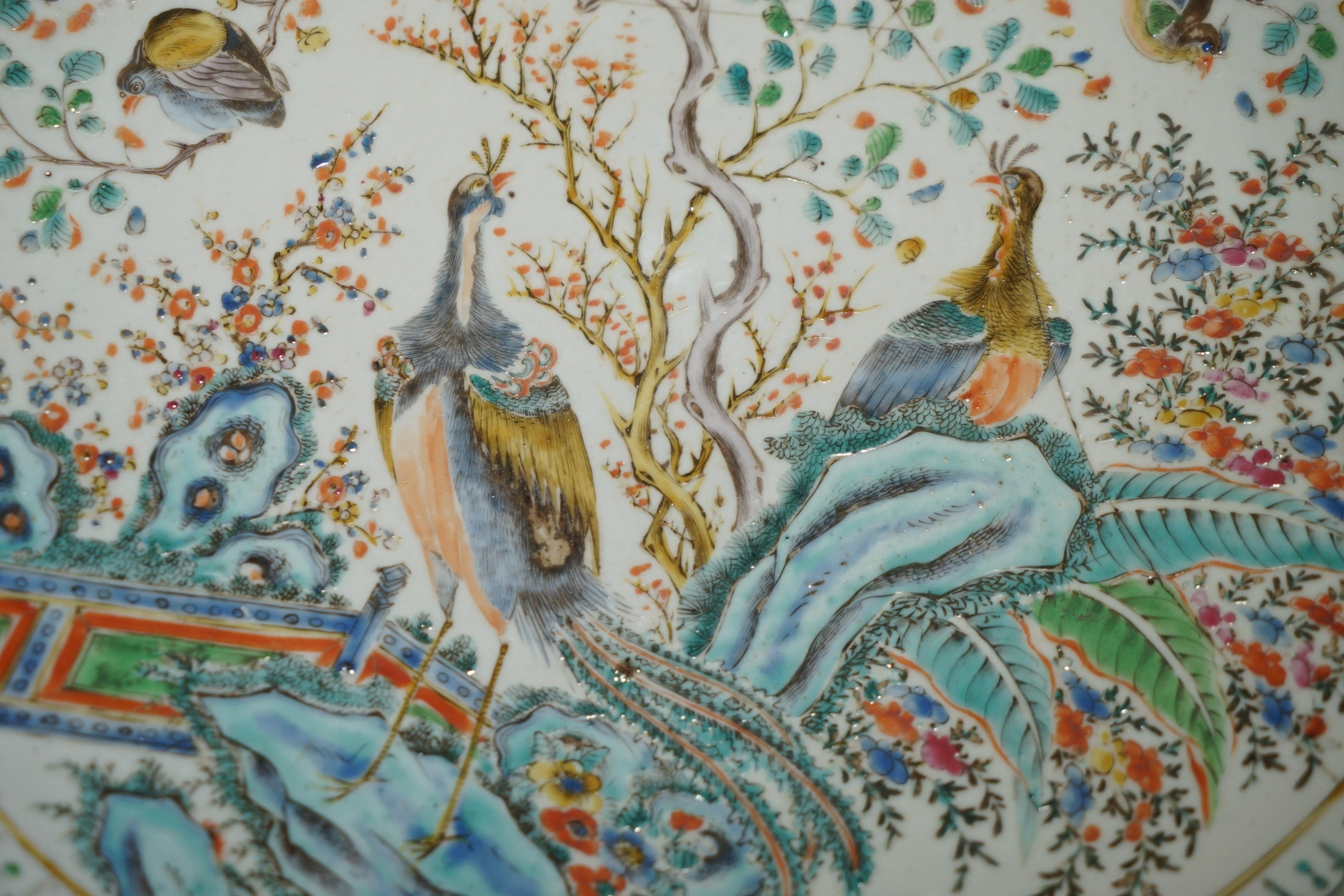 Chinese ANTiQUE REPAIRED 18TH CENTURY CHINESE FAMILLE VERTE PORCELAIN CHARGER PLATE For Sale