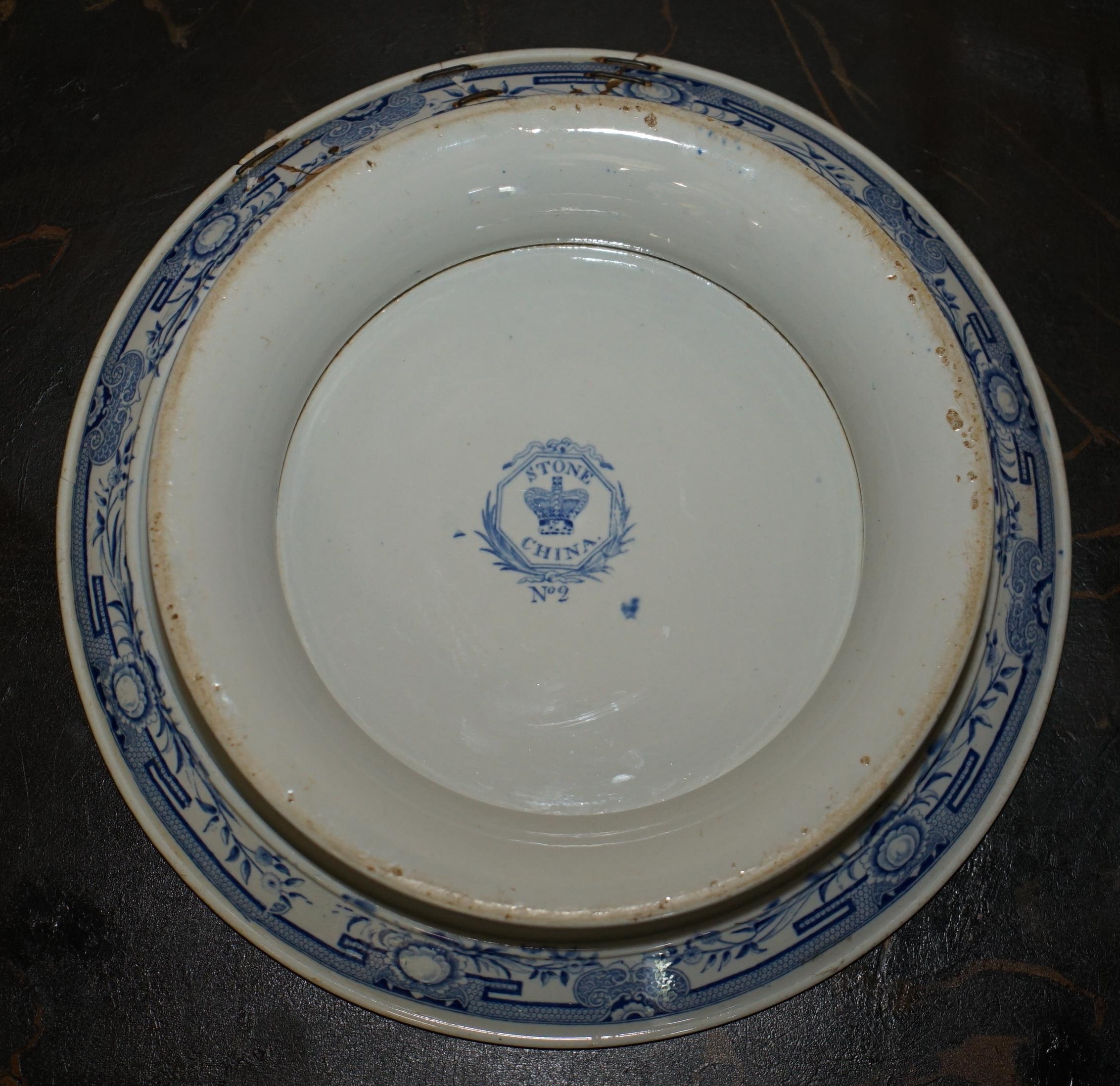 ANTiQUE REPAIRE MID 19TH CENTURY STONE CHINA CHINESE PORCELAIN CHARGER PLATEAU en vente 5