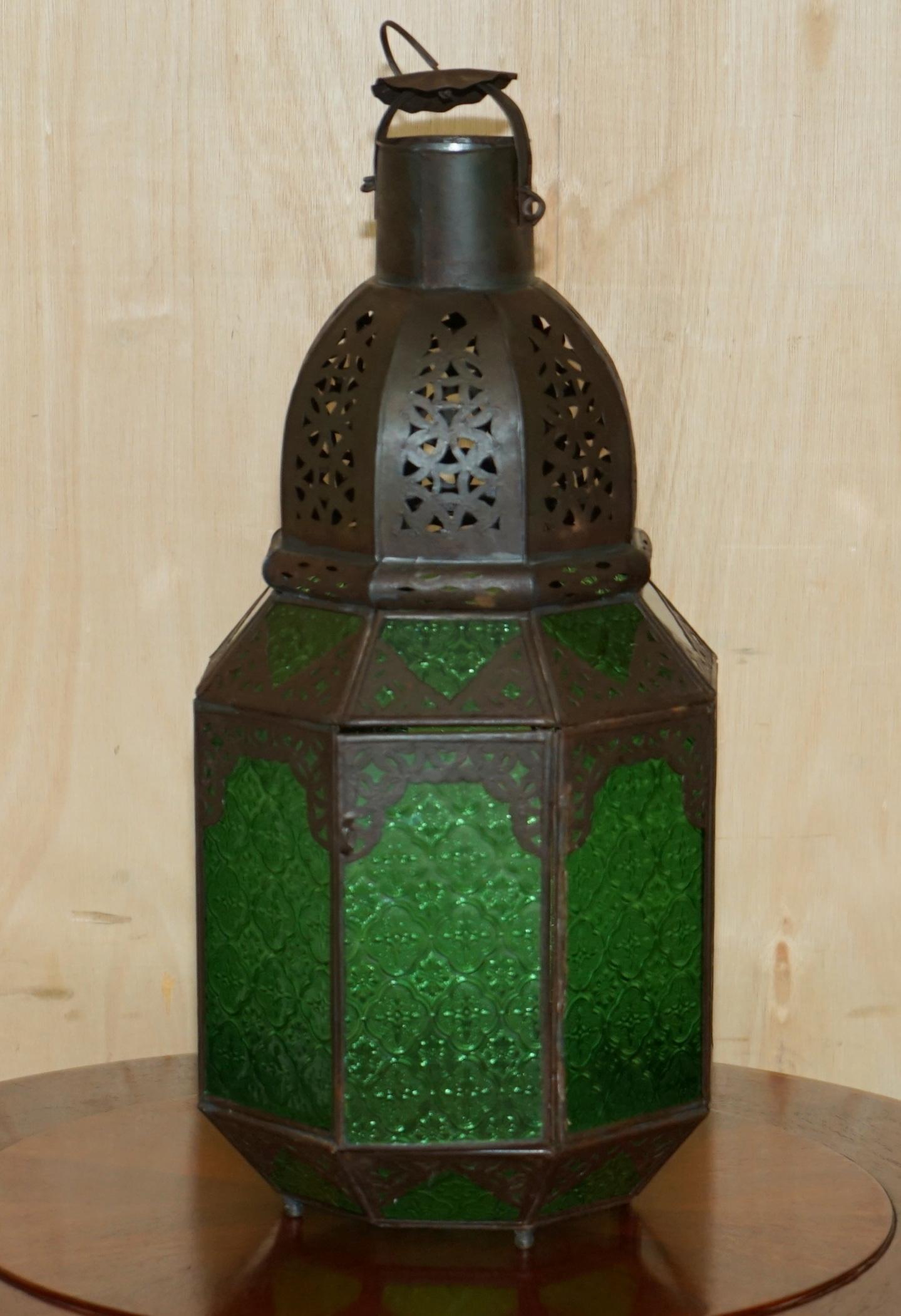 Art Déco ANTICO REPOUSSE MOROCCAN BRONZED HANGING LANTERN JADE GREEN GLASS PANELs in vendita