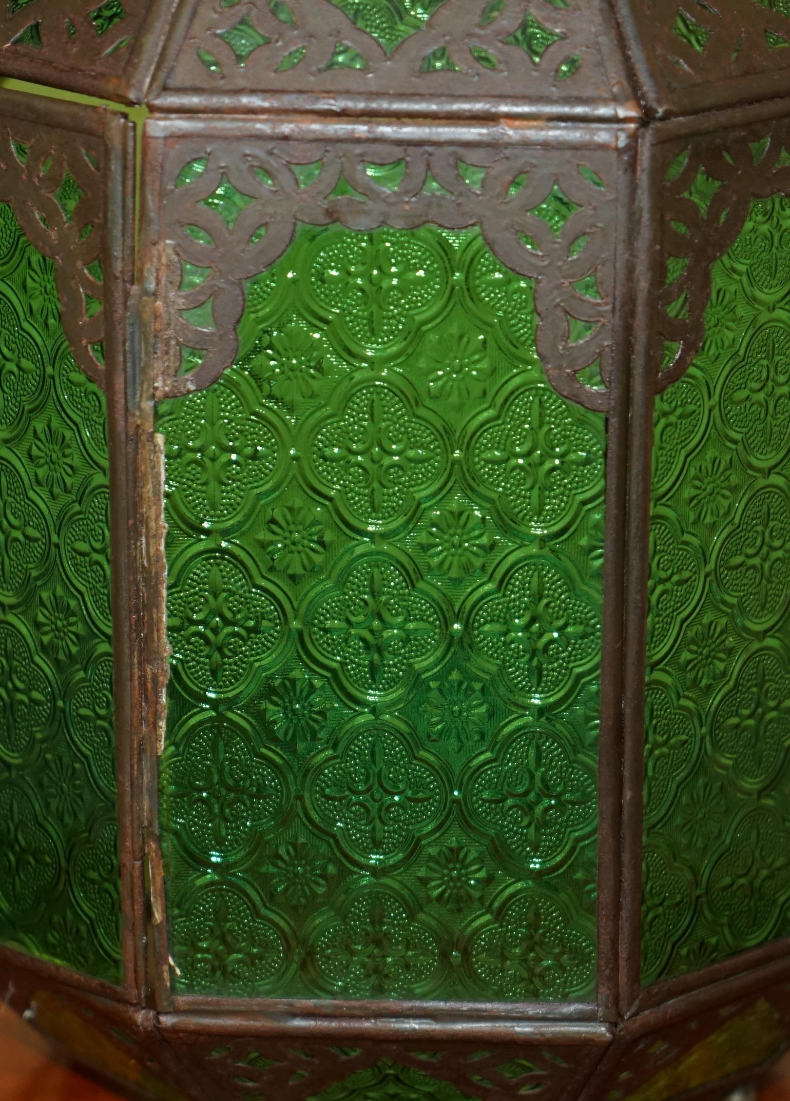Bronzato ANTICO REPOUSSE MOROCCAN BRONZED HANGING LANTERN JADE GREEN GLASS PANELs in vendita