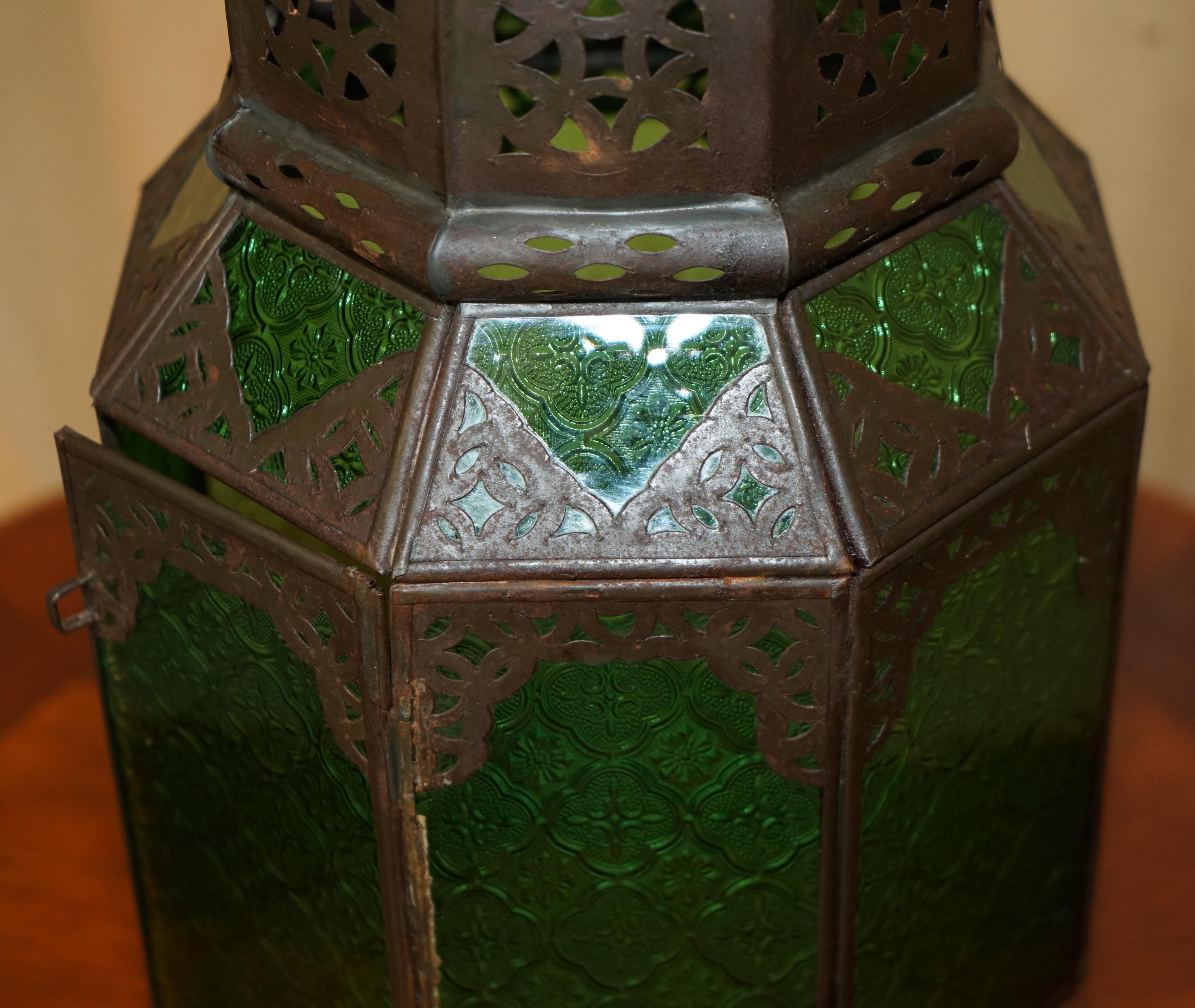 ANTICO REPOUSSE MOROCCAN BRONZED HANGING LANTERN JADE GREEN GLASS PANELs In condizioni buone in vendita a West Sussex, Pulborough