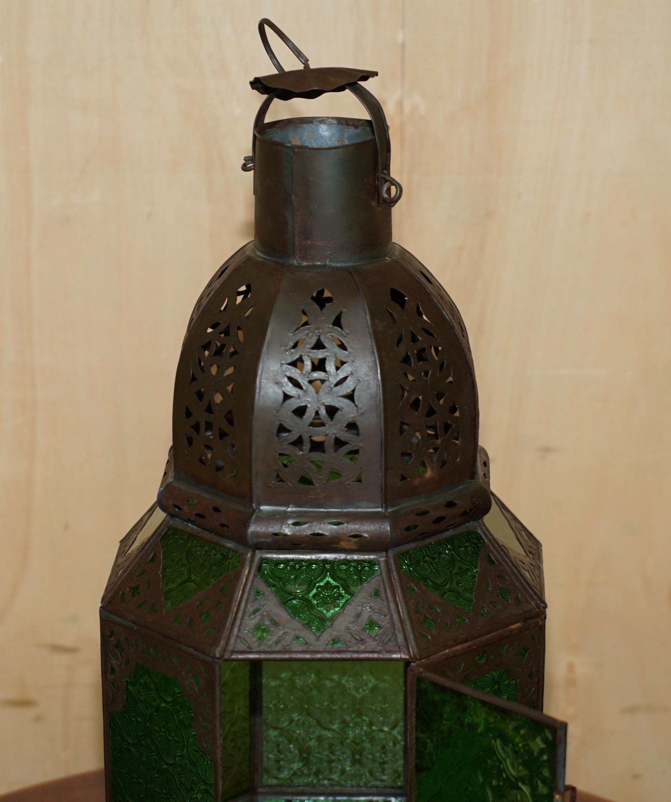 Metallo ANTICO REPOUSSE MOROCCAN BRONZED HANGING LANTERN JADE GREEN GLASS PANELs in vendita